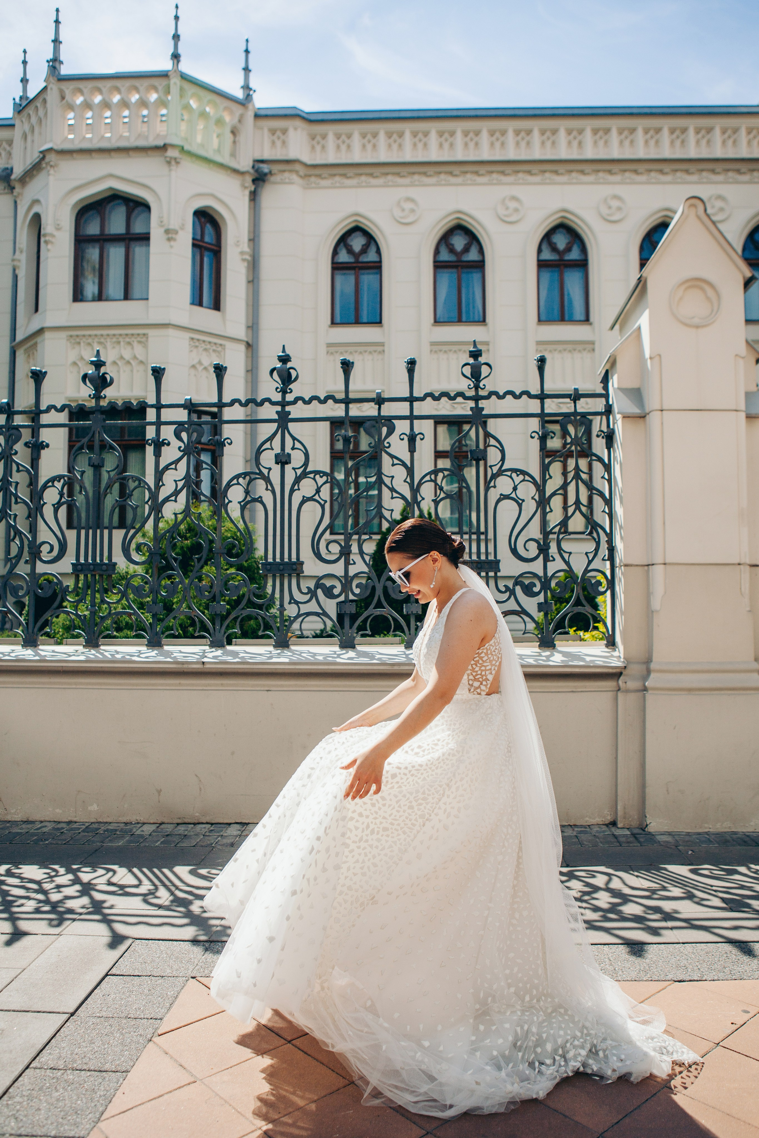 Свадебная фотосессия в отеле hartwell hotel и на патриарших прудах. Фотограф Ольга Ефремова