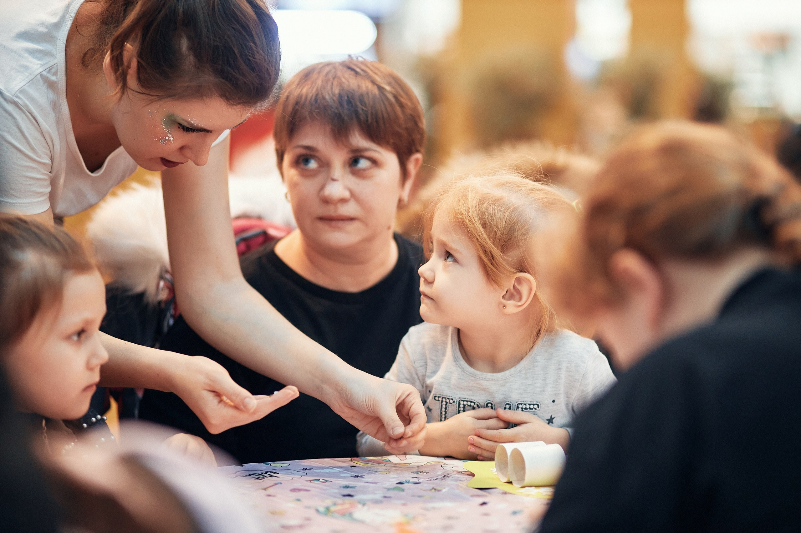 Детский новогодний праздник в ТЦ Июнь. Семейный и репортажной фотограф в Красноярске и Москве Виктор Бабинцев