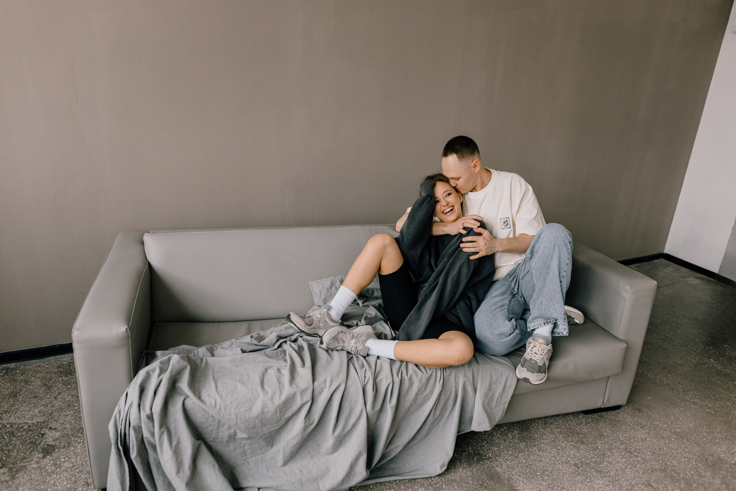 Любовь в белом зале. Варвара Синицына: семейный фотограф в Москве