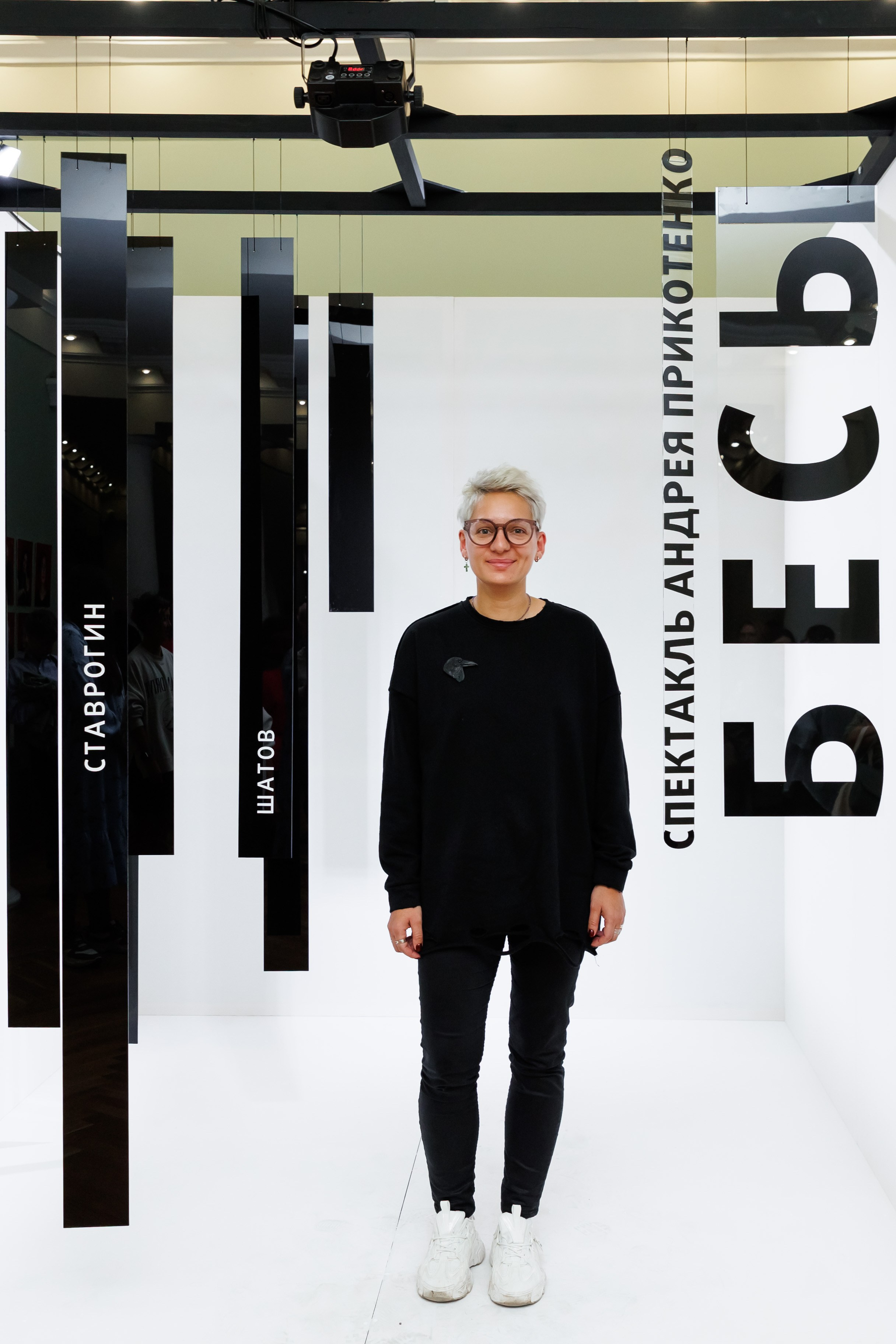 Красный факел — фотозона перед премьерой спектакля. Фотограф Новосибирск — Наталья Гресь