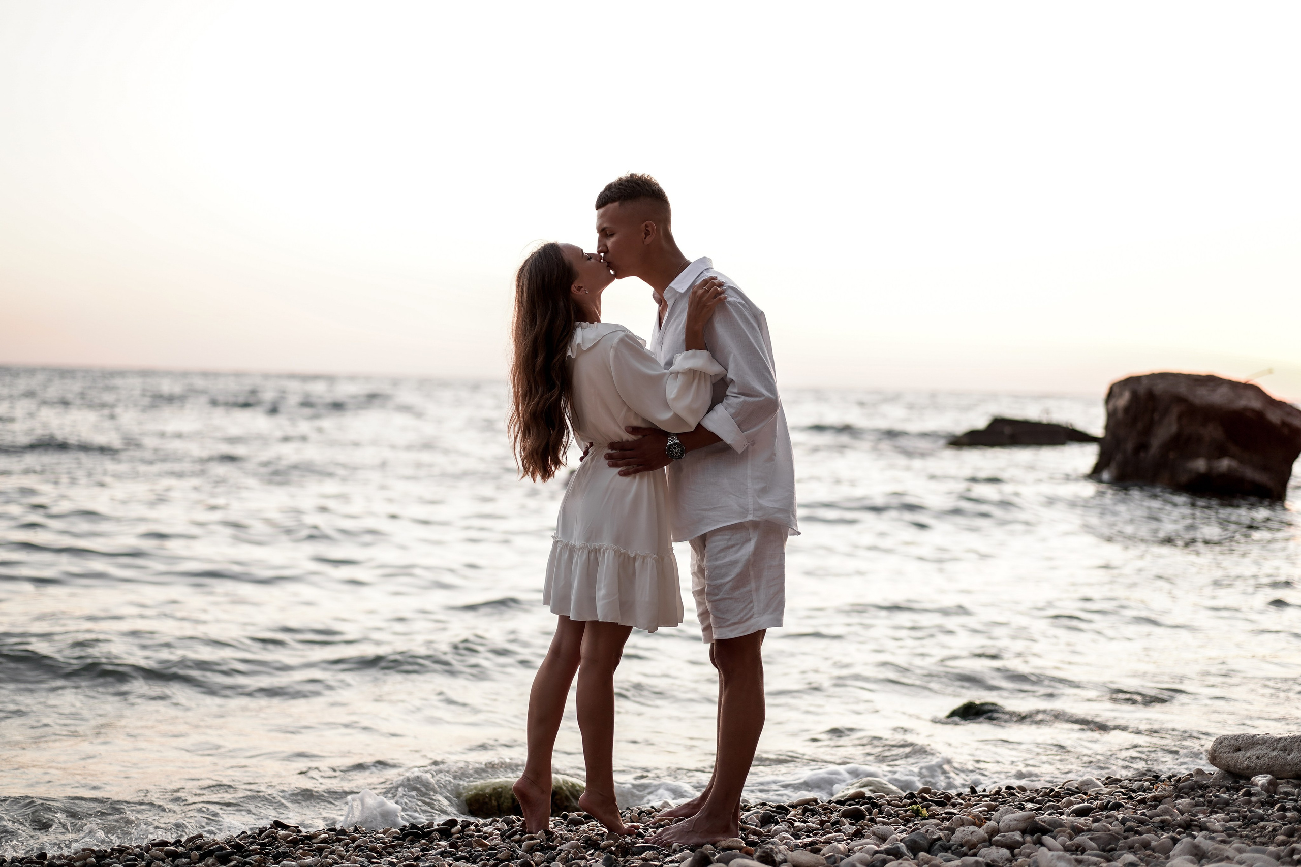 Матвей и Софья на фотосессии дикого пляжа Грот Дианы в Крыму. Свадебный фотограф в Ростове-на-Дону. Таинство Крещения и Венчания, семейные фотосессии. Алёна Чёботова