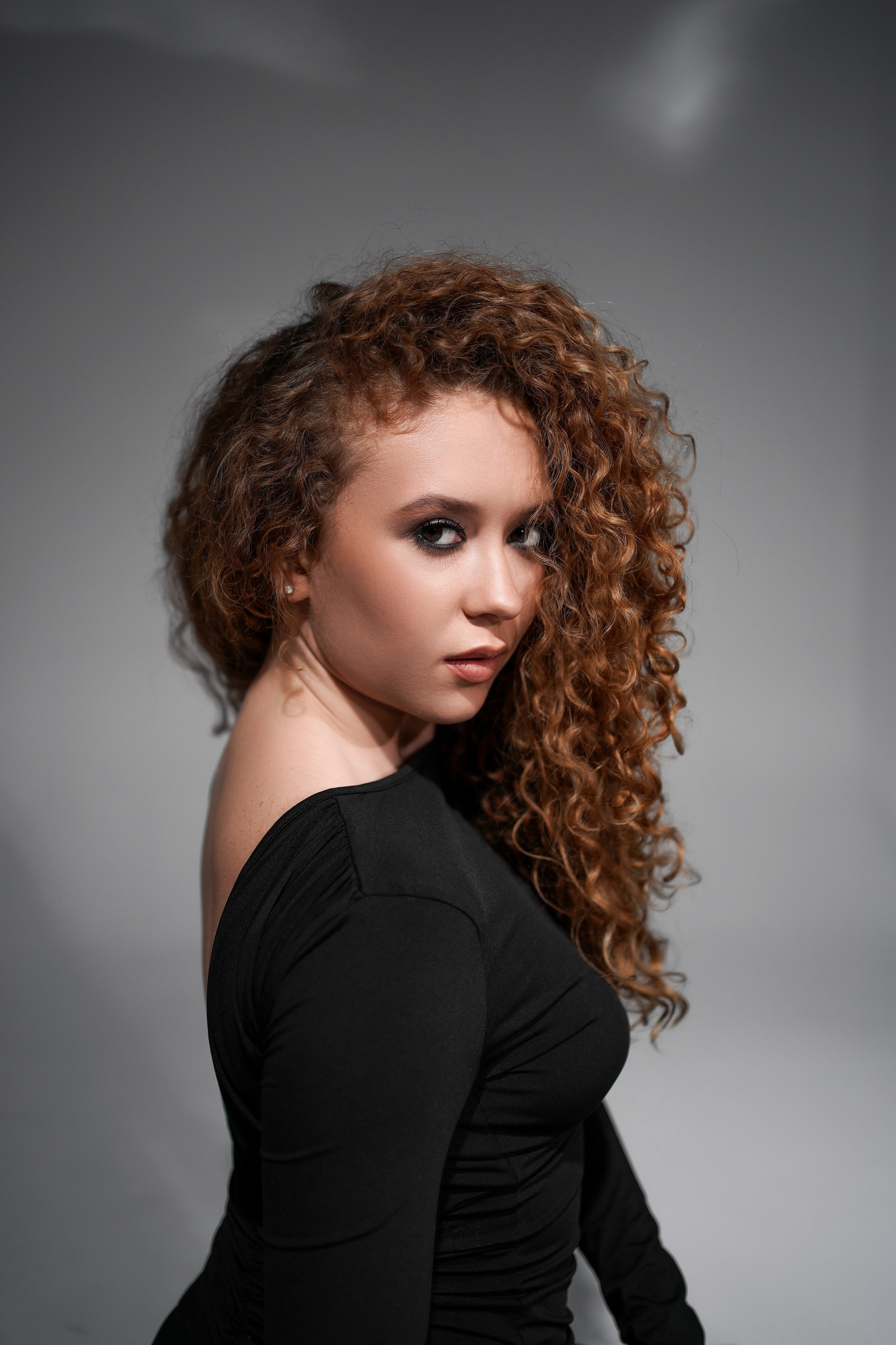 Фотосессия на циклораме с зеркалом. Свадебный фотограф в Ростове-на-Дону. Таинство Крещения и Венчания, семейные фотосессии. Алёна Чёботова