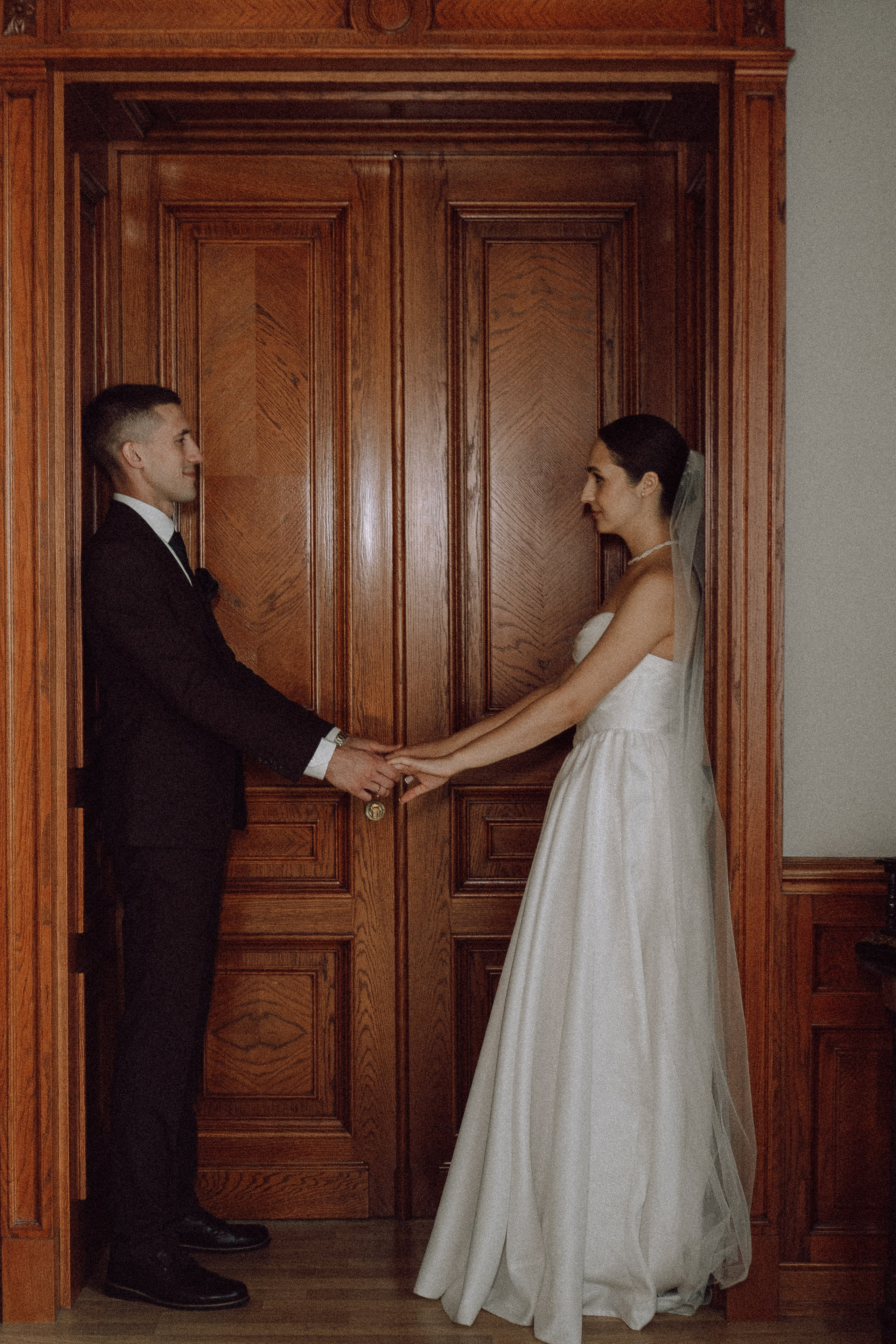 СВАДЕБНАЯ ПРОГУЛКА В САНТК-ПЕТЕРБУРГЕ (ИСАКИЕВСКИЙ СОБОР, ЗИМНЯЯ КАНАВКА, ЭРМИТАЖ И БОЛЬШАЯ МОРСКАЯ УЛИЦА). Профессиональный фотограф, Санкт-Петербург — Виктория Богомолова