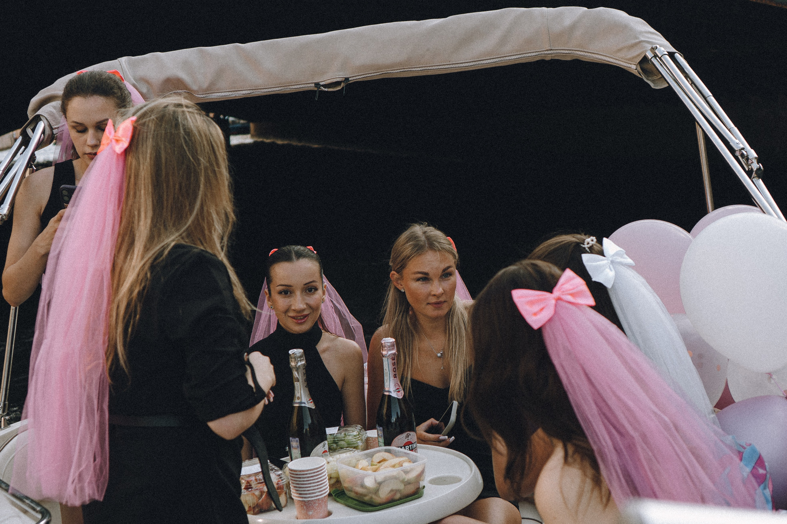 ДЕВИЧНИК НА КАТЕРЕ. Профессиональный фотограф, Санкт-Петербург — Виктория Богомолова