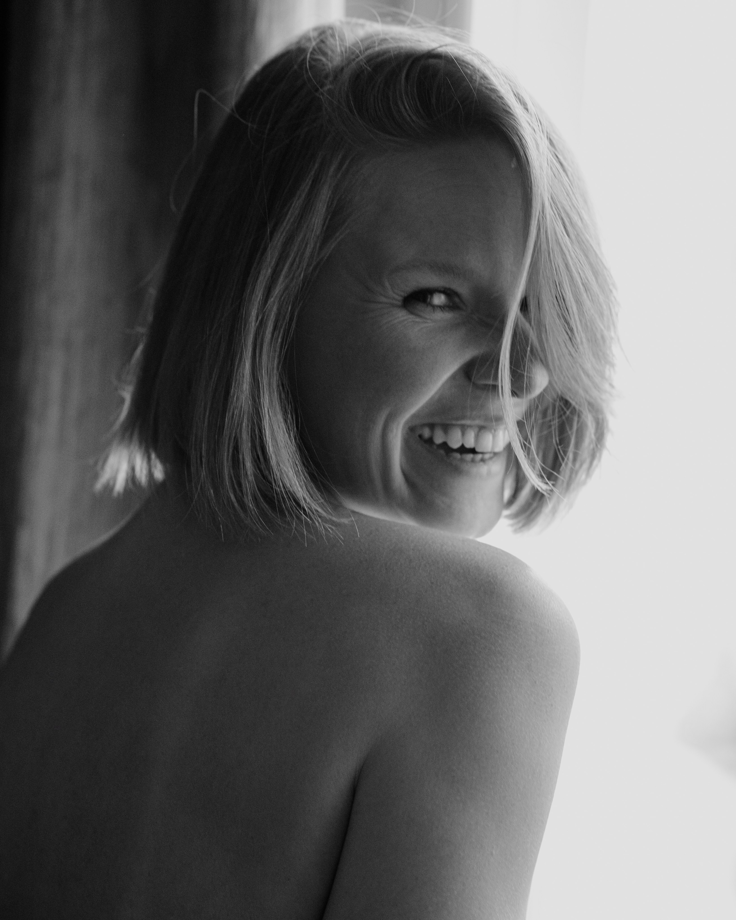 I am Diana, a portrait photographer. I take pictures around the world