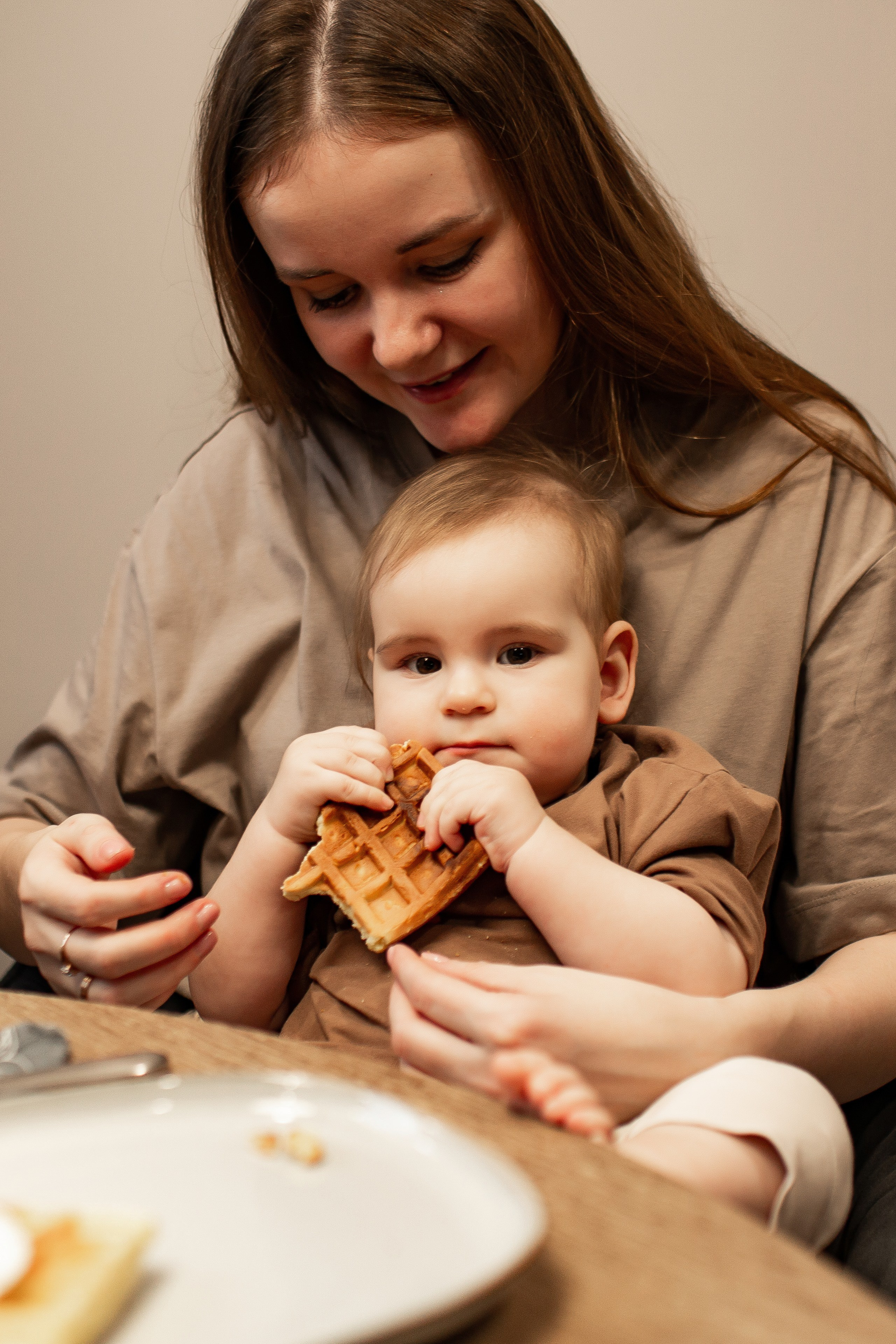 Совместный завтрак. Семейная съемка — это красивый способ признаться своей семье в любви