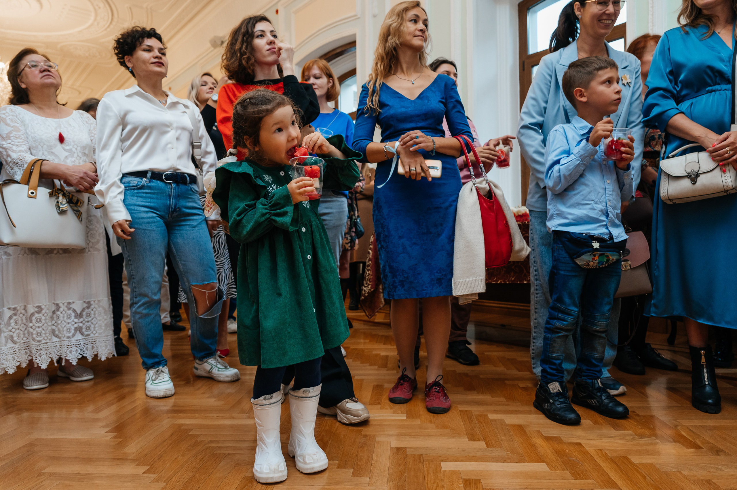 Открытие выставки Кати Васильевой в Молодежном театре. Wedding and family photographer USA