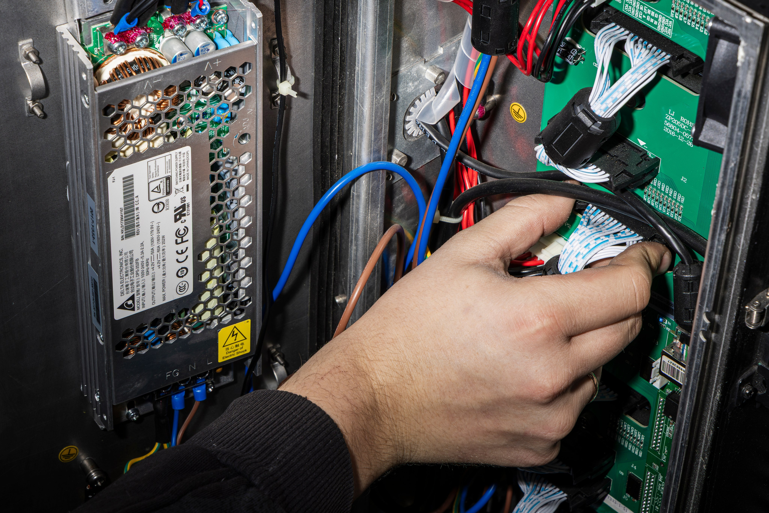 Рекламные кадры LED‑экранов и медиапериметра: контент для продвижения технологичного оборудования. Андрей Головин | Фотограф в Санкт‑Петербурге Репортаж, реклама, персональная съёмка