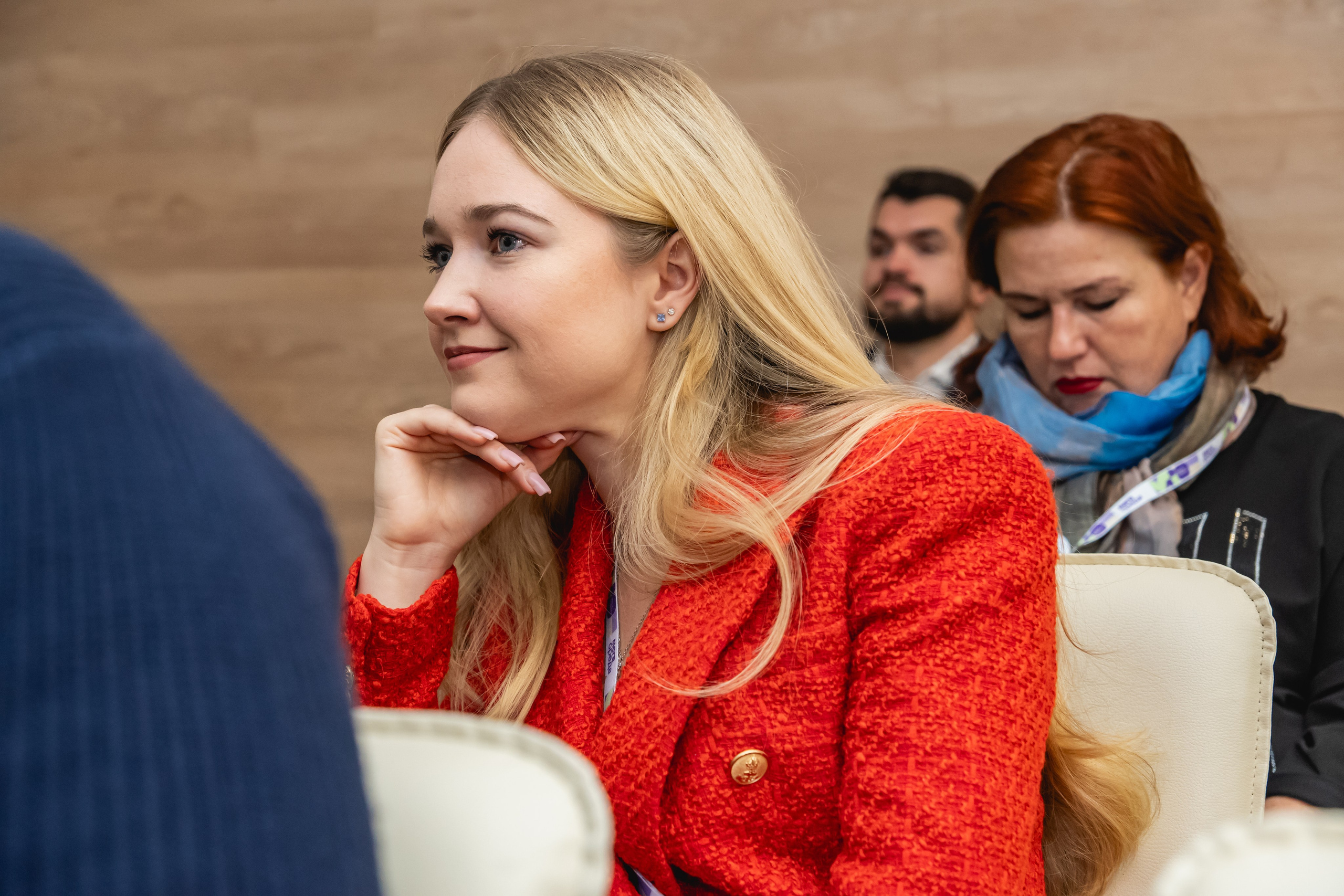 Мегасреда. Занимаюсь профессиональной фотографией и живу рядом с Байкалом. Работаю в разных жанрах
