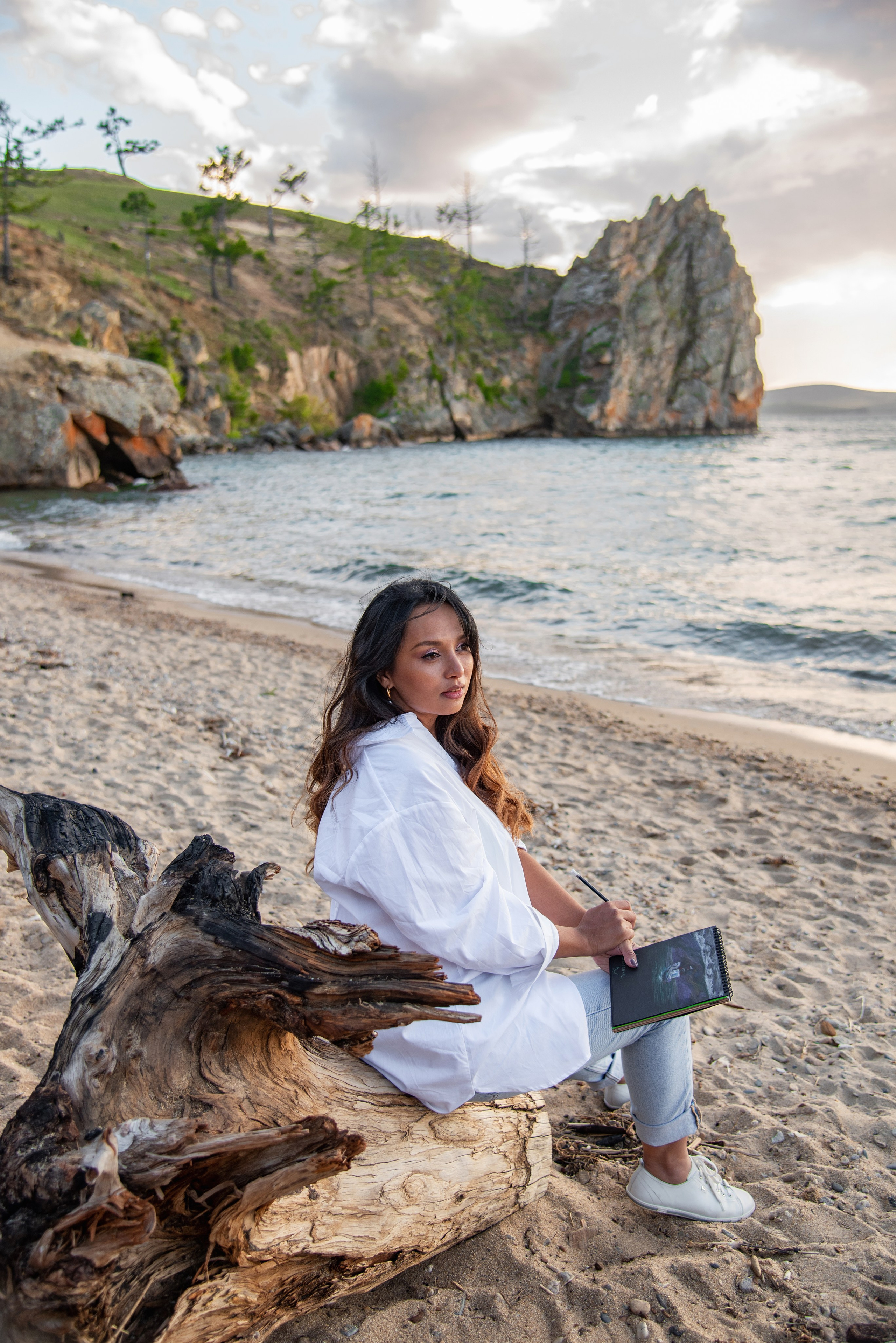 Семейная фотосессия на Ольхоне. Занимаюсь профессиональной фотографией и живу рядом с Байкалом. Работаю в разных жанрах