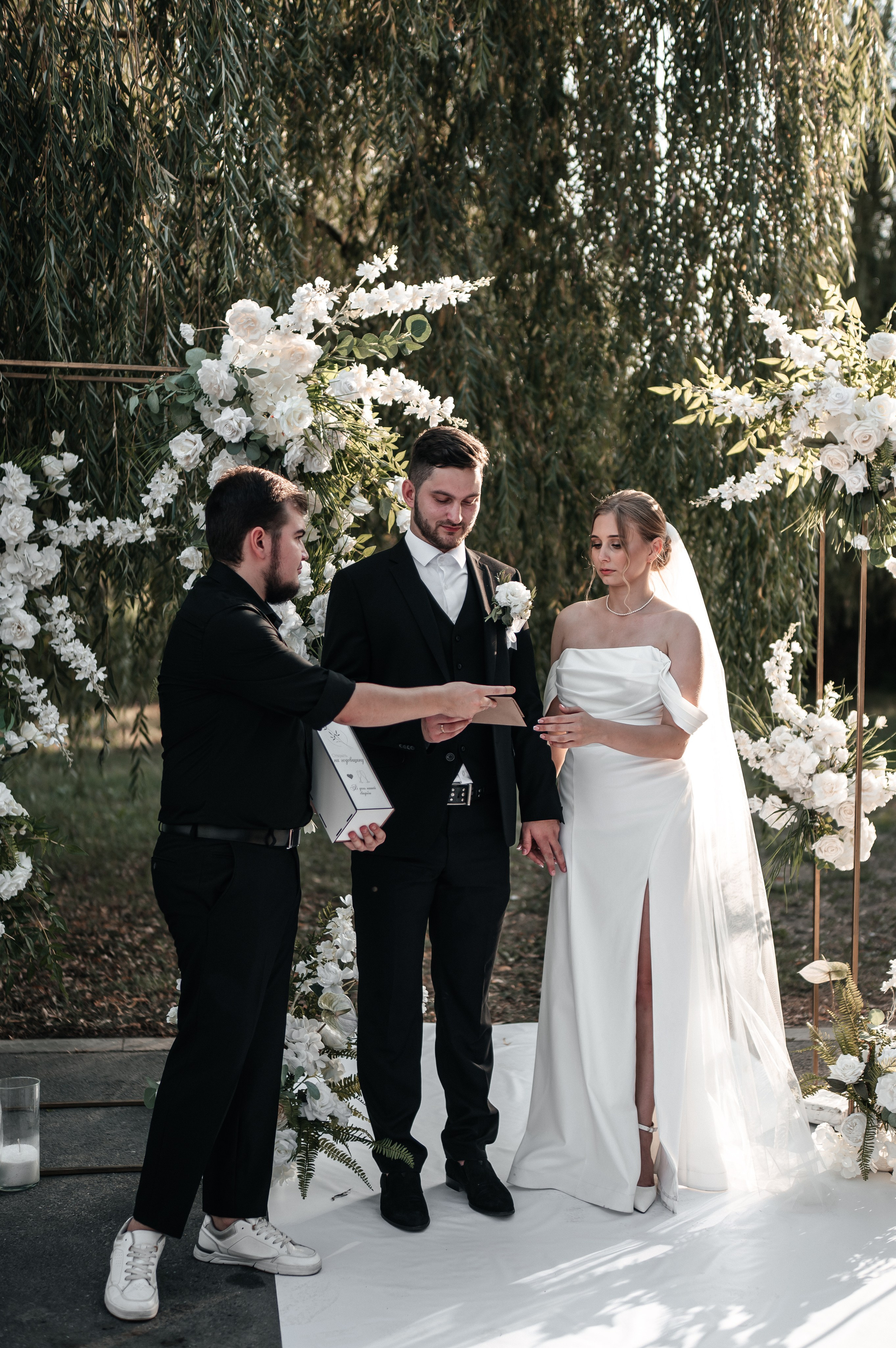 Даниил и Валерия. Черная утка. Полный день. Фотограф Екатерина Бочарникова