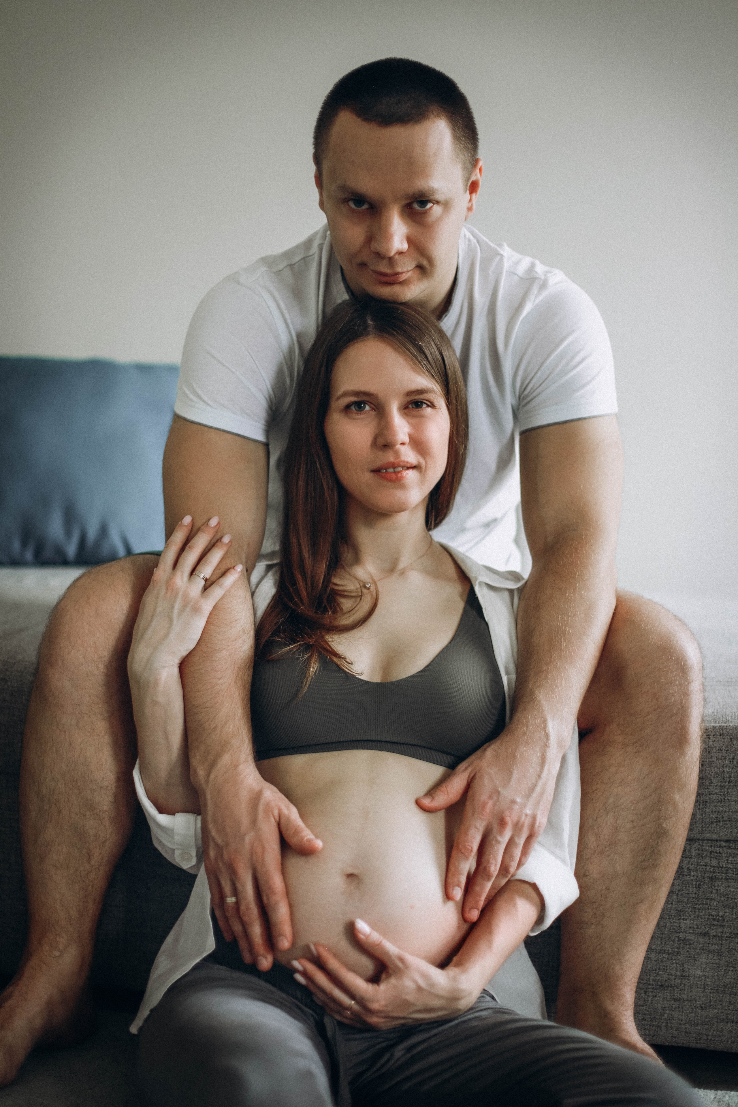 Babybauch-Shooting zu Hause. Fotografin in Erlangen, Nürnberg und Umgebung