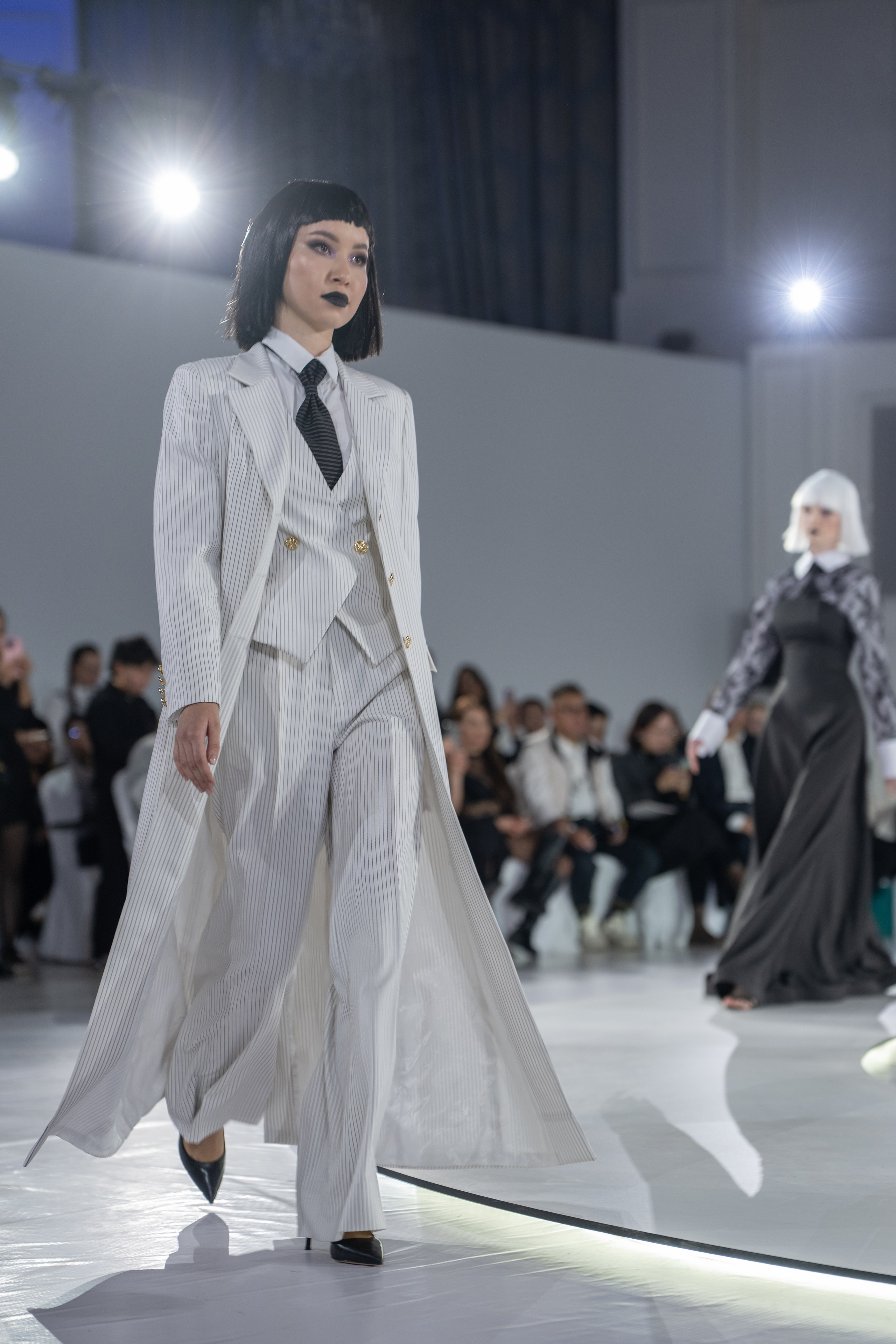 Дизайнер Umed Kuchkaliev. Сайт Алматинского НЮ АРТ, будуар и фэшн фотографа Дениса Карпенко