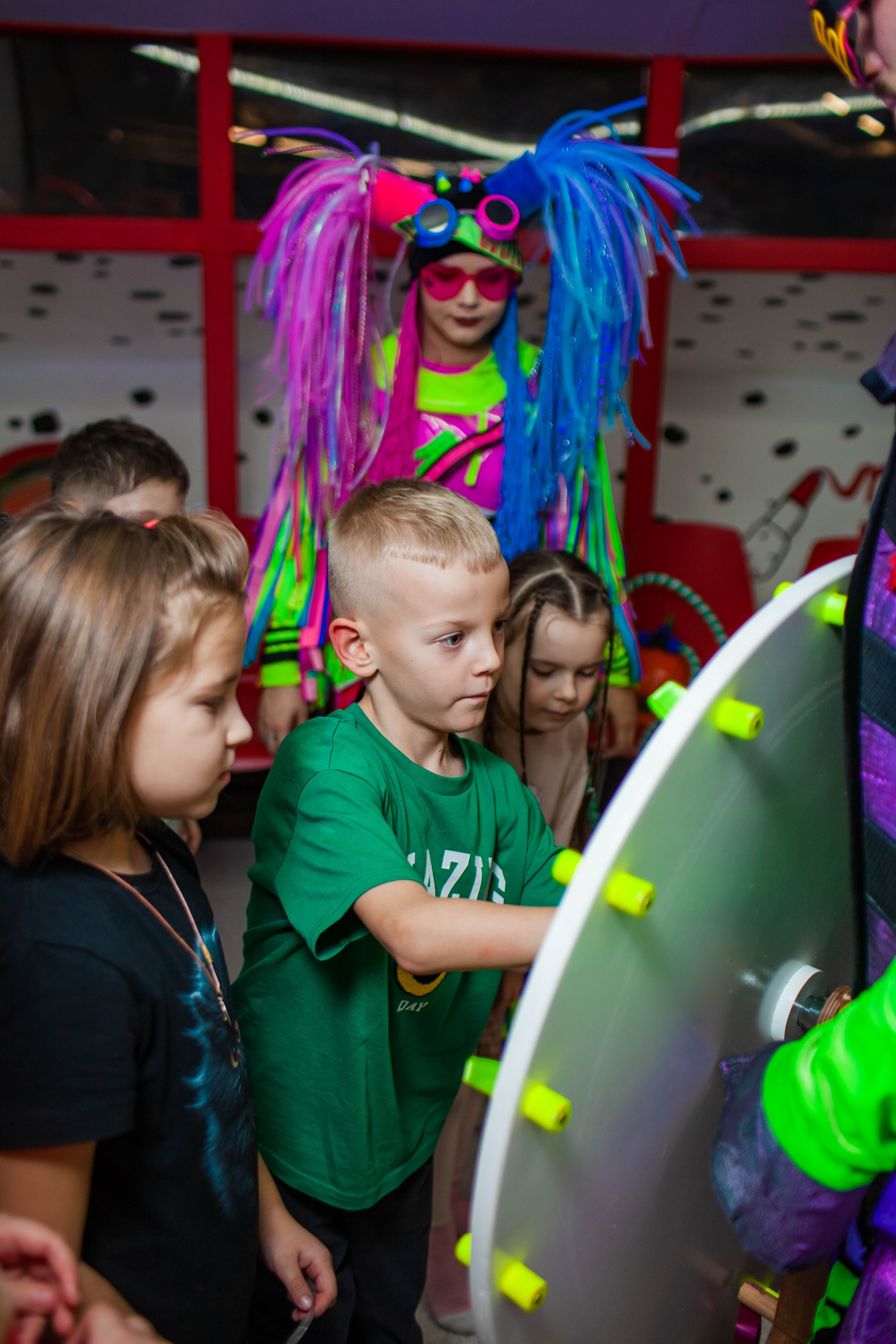 Неон Челендж День рождения Ярослава. Детский и семейный фотограф в Санкт-Петербурге Елизавета Сорокина