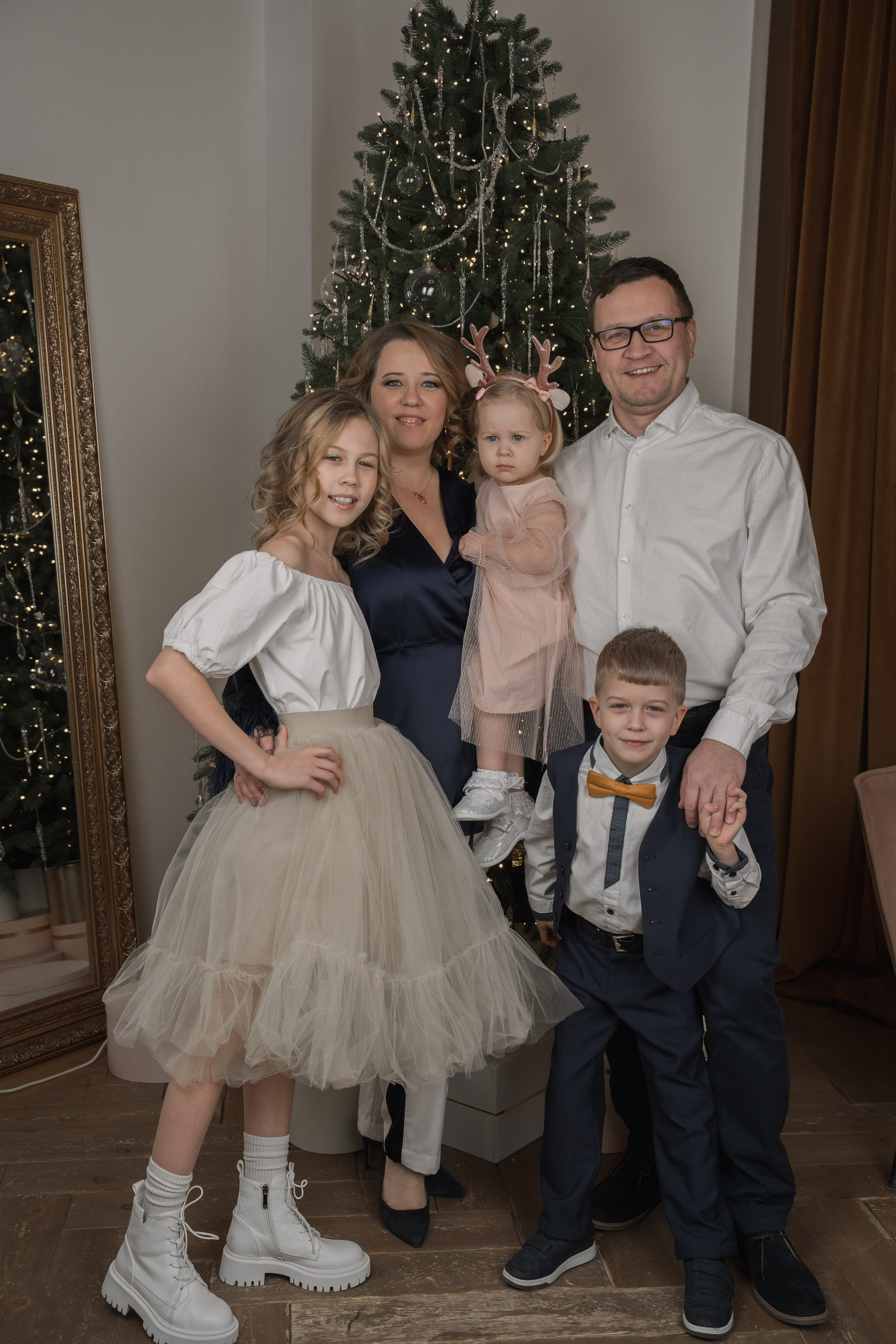 Новогодняя фотосессия большой семьи в студии. Семейный фотограф Екатеринбург Татьяна Девятых