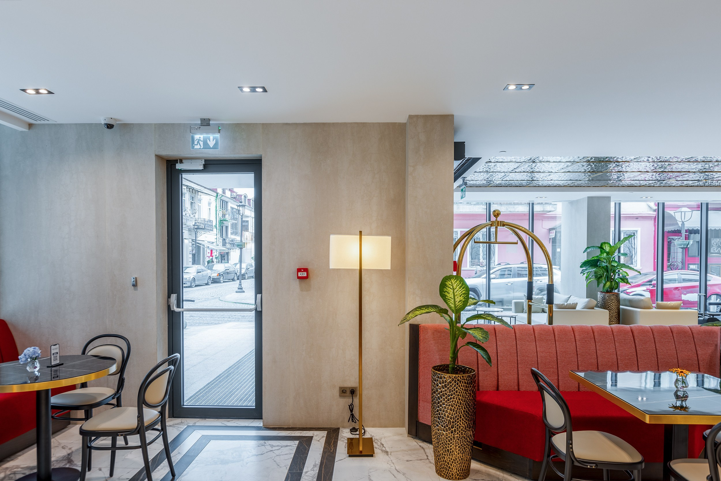 HOTEL PIAZZA EPIGRAPH (BATUMI). Режиссёр, клипмейкер, фотограф — Андрей Охота