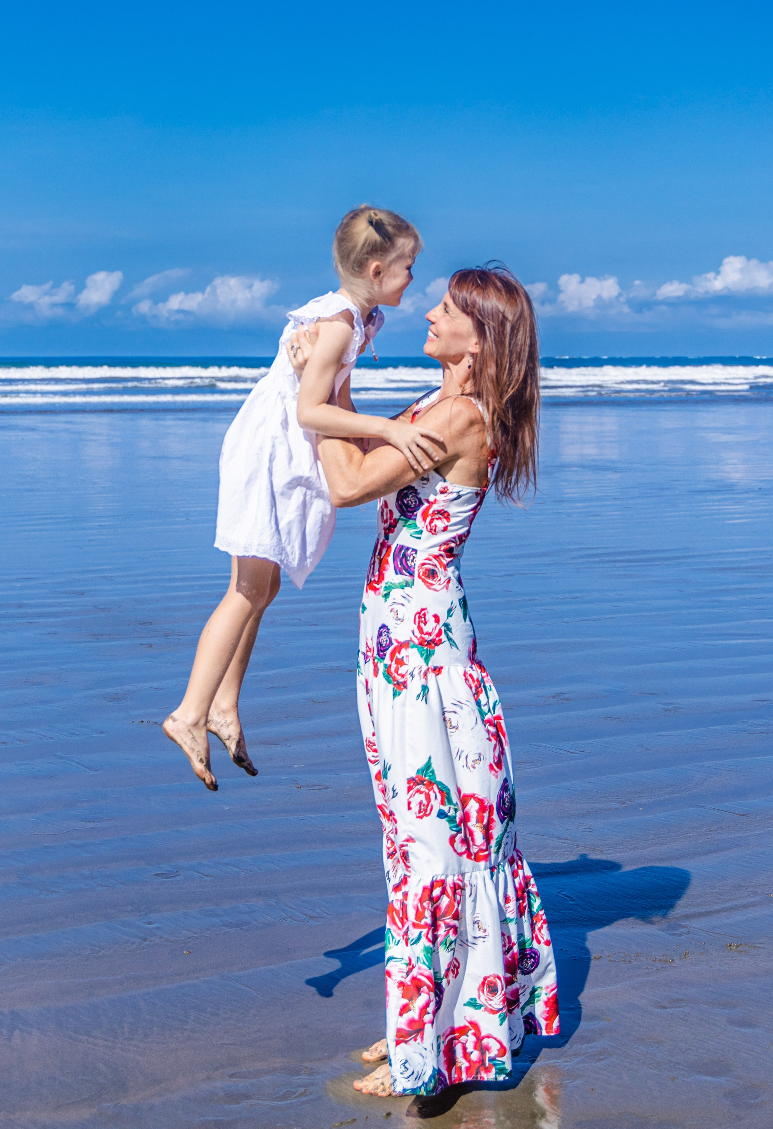 Ocean vibe with Tanya & Katya. Family, portrait, content photo in Costa Rica Evgeniya Besprozvannykh