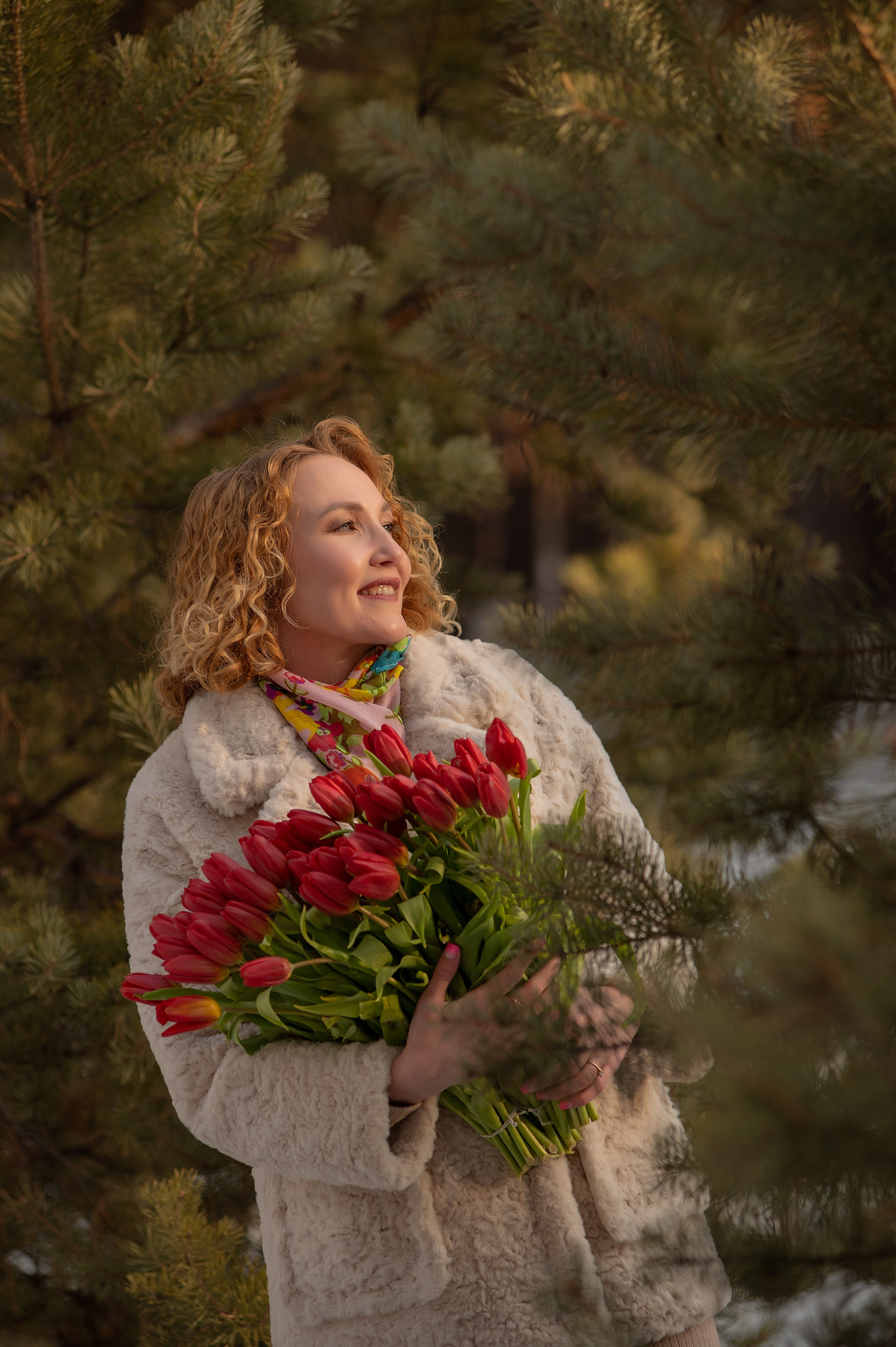 Ира тюльпаны в снегу. Фотограф Виктория Воронина