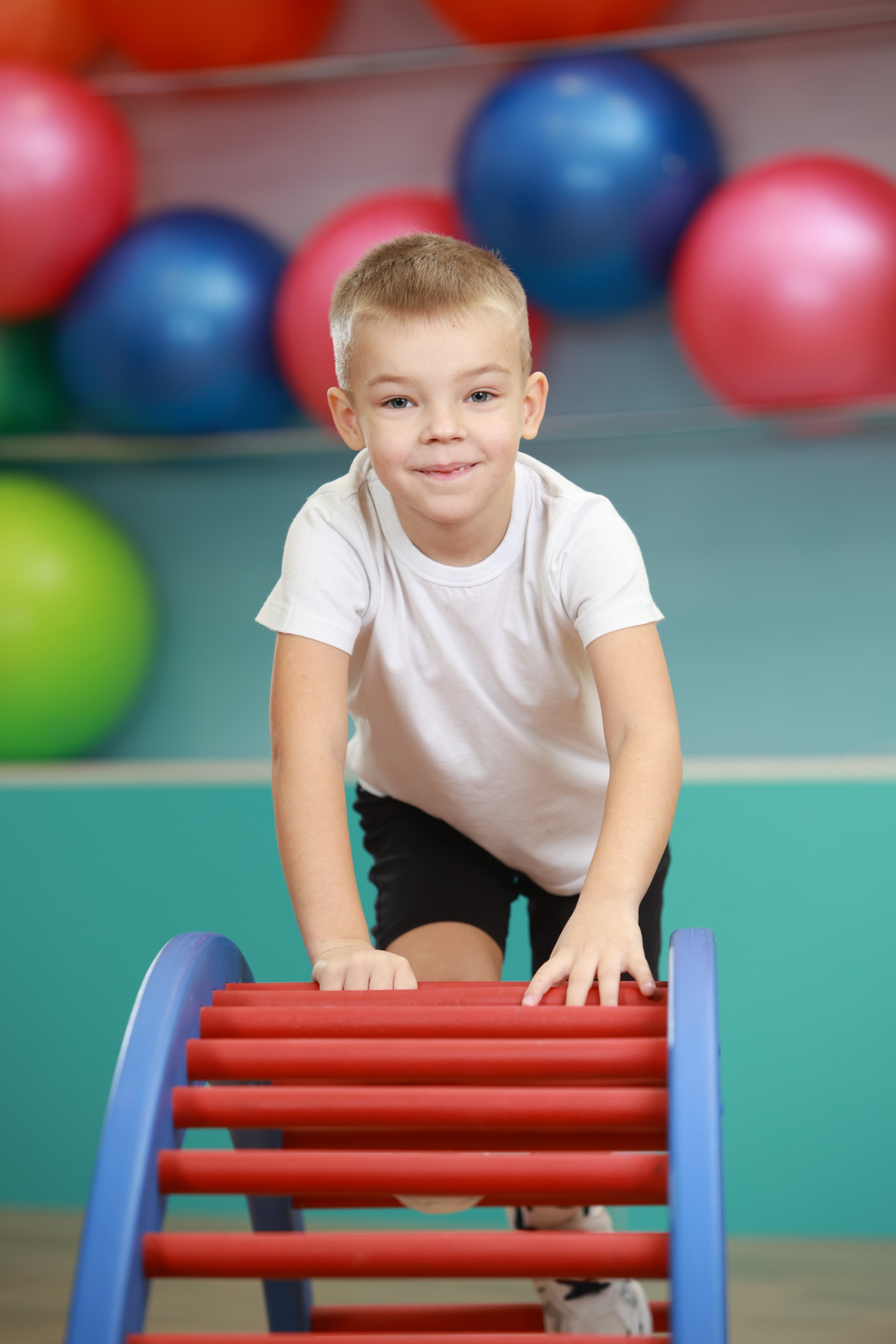 Цены на выпускные альбомы для детских садов в Красноярске от AlbomKras 📚💎. AlbomKras -выпускные альбомы Красноярска с авторским дизайном и качественной фотосъемкой! ⭐⭐⭐⭐⭐ 5.0