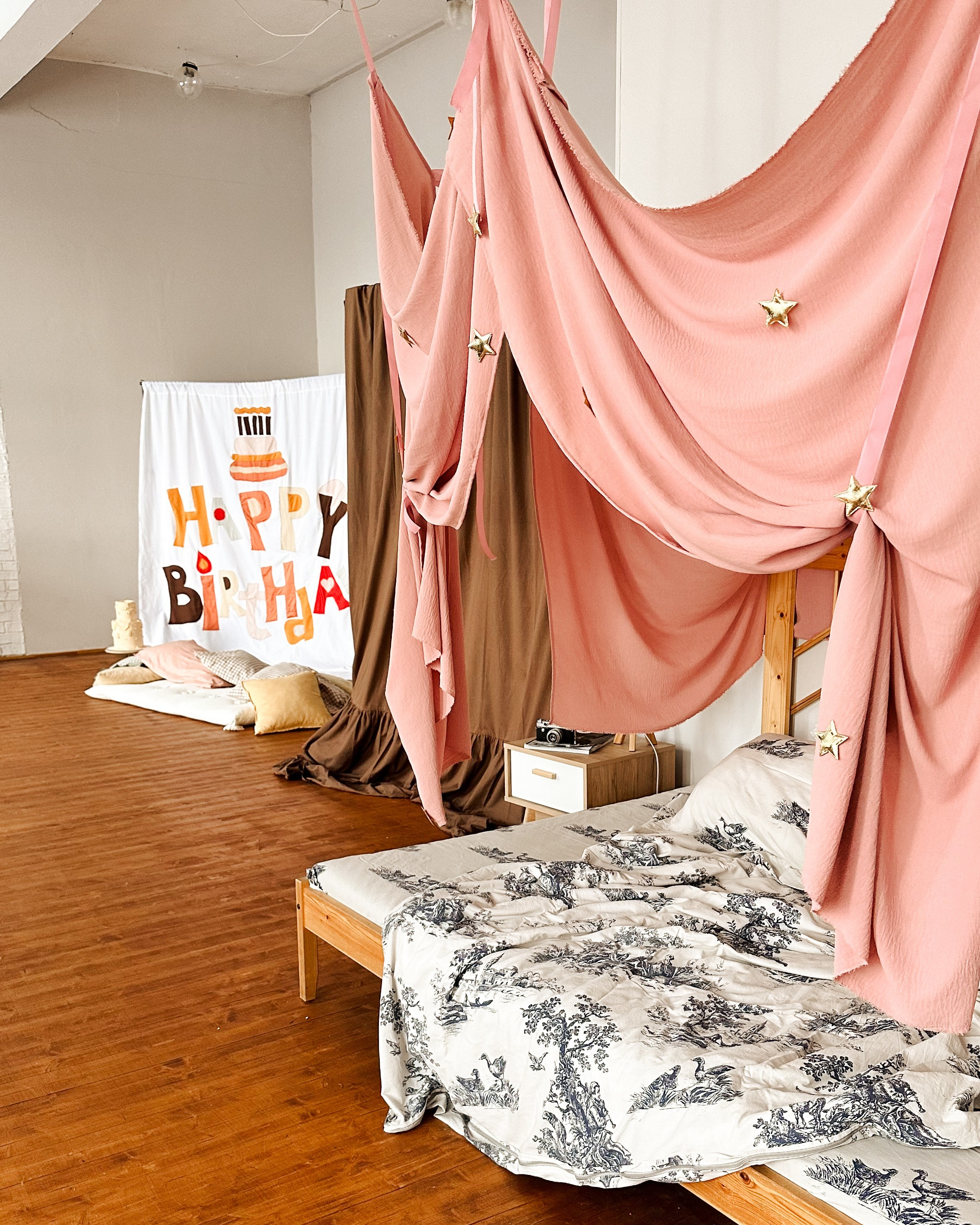 Интерьер фотостудии «Лофт Потолок», город Краснодар, ул. Зиповская 5 литер Х. Семейный и детский фотограф в Краснодаре Анна Трашкова