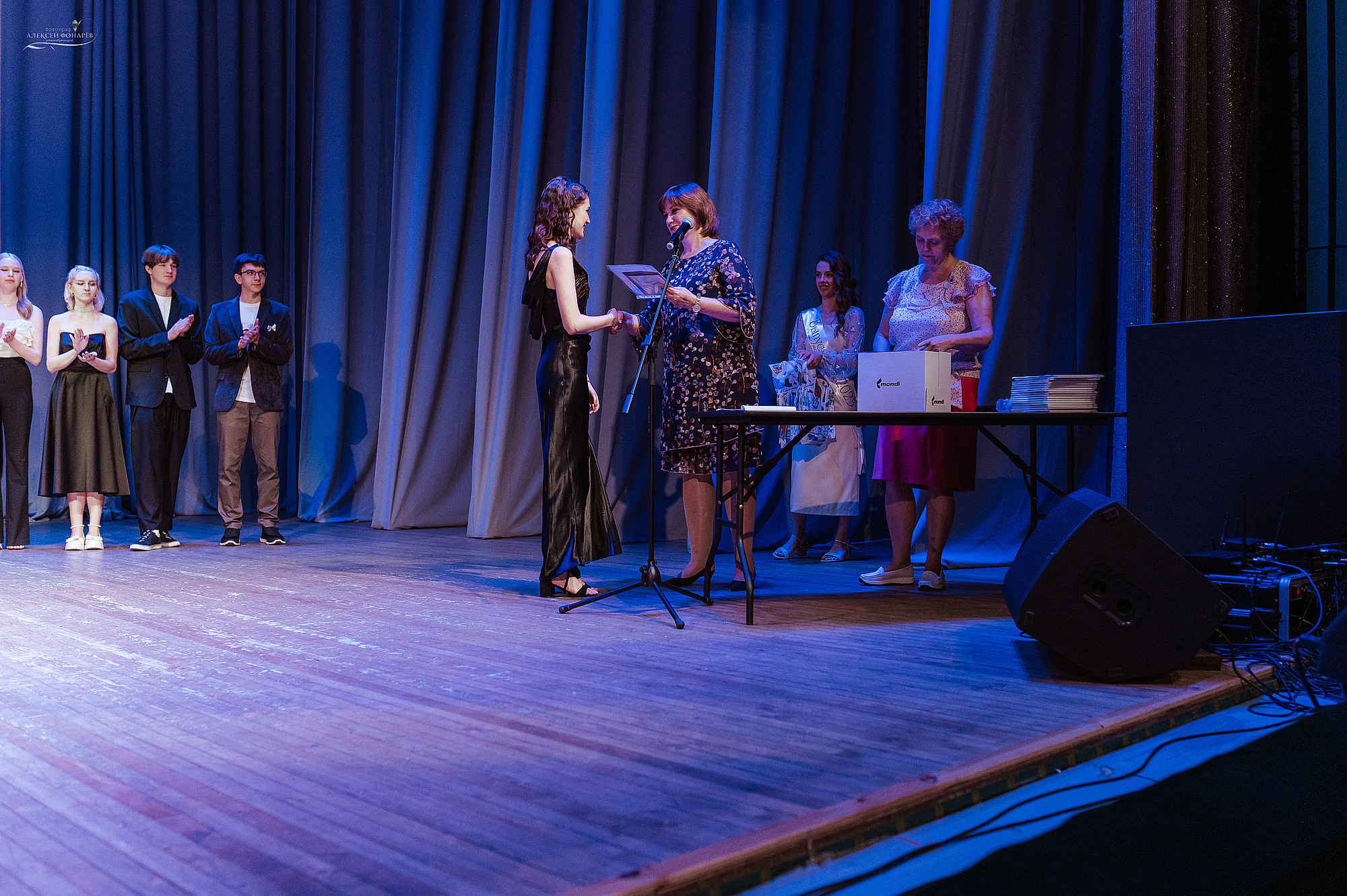 Вручение аттестатов 