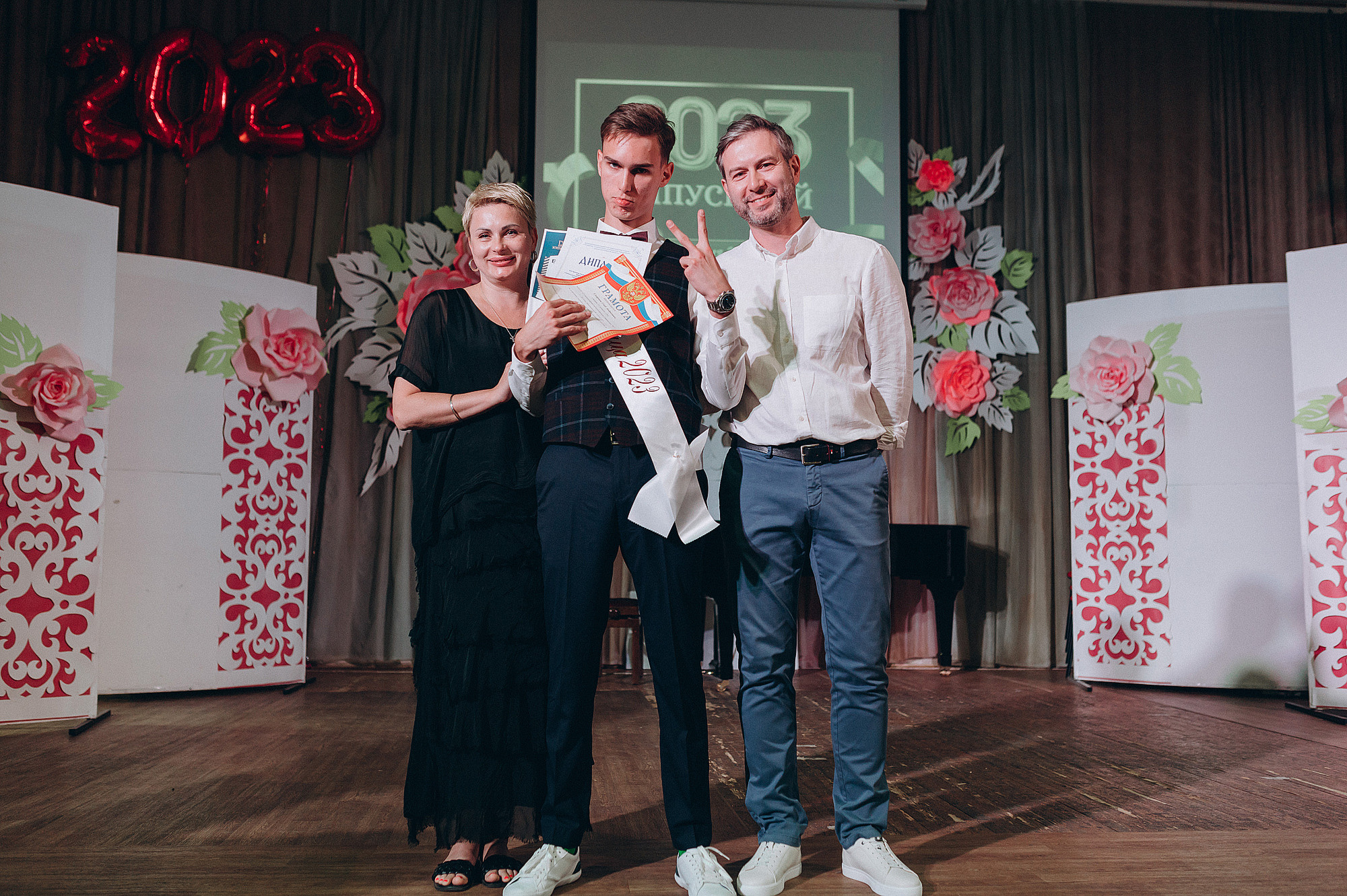 Школьный фотограф в Дубне Талдоме Кимрах. Свадебный фотограф в Дубне Алексей Фонарёв