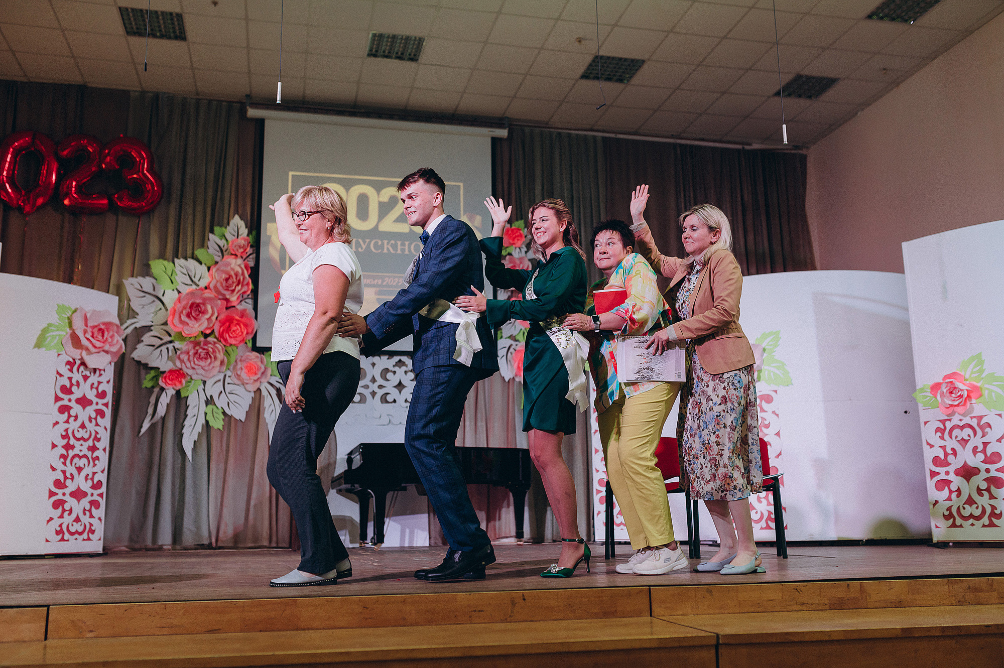 Школьный фотограф в Дубне Талдоме Кимрах. Свадебный фотограф в Дубне Алексей Фонарёв