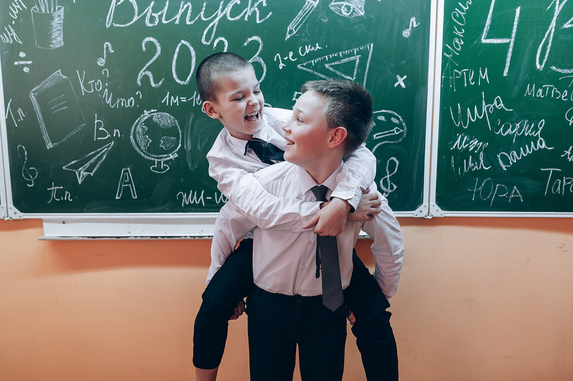 Школьный фотограф в Дубне Талдоме Кимрах. Свадебный фотограф в Дубне Алексей Фонарёв