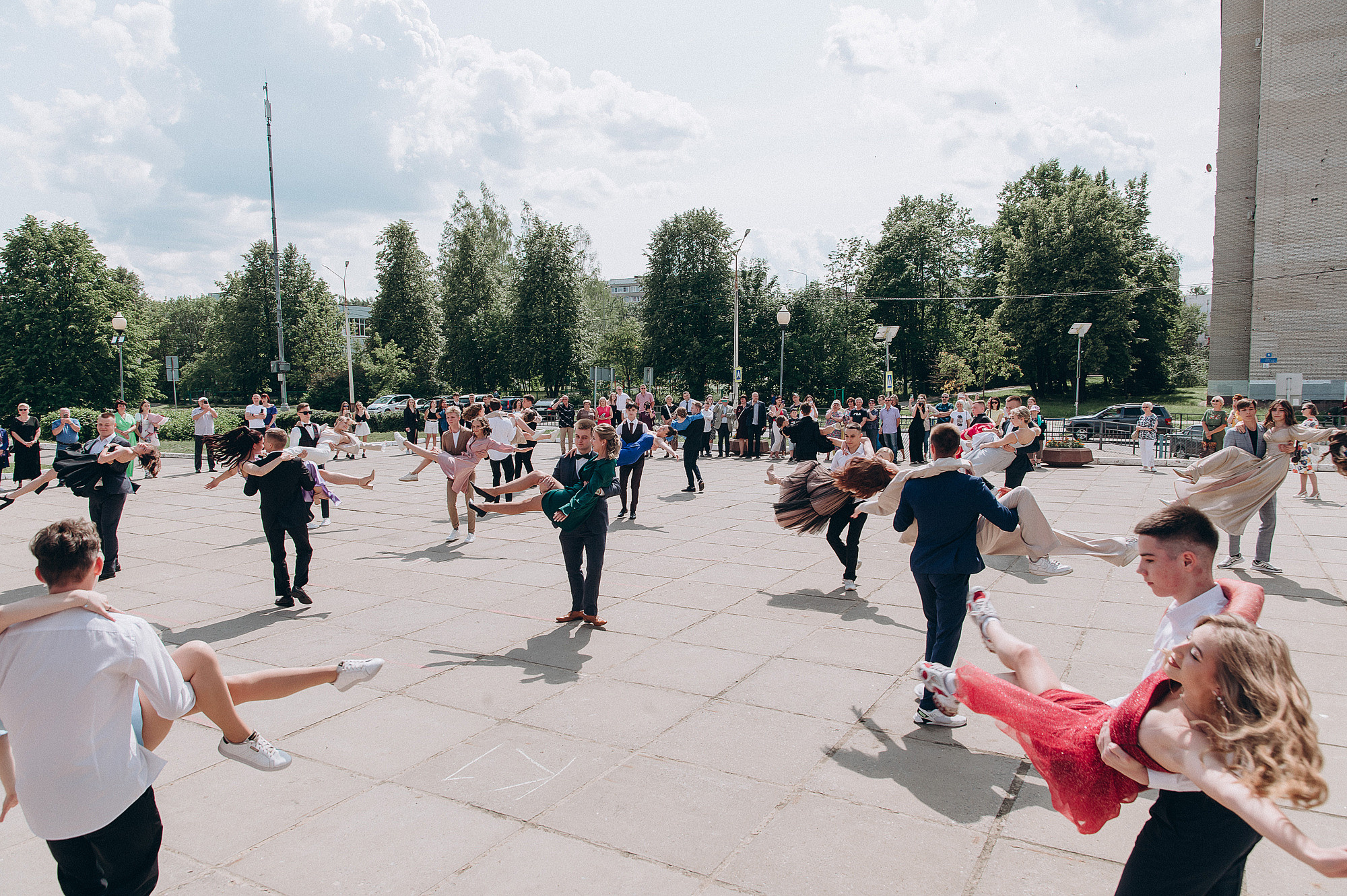 Школьный фотограф в Дубне Талдоме Кимрах. Свадебный фотограф в Дубне Алексей Фонарёв