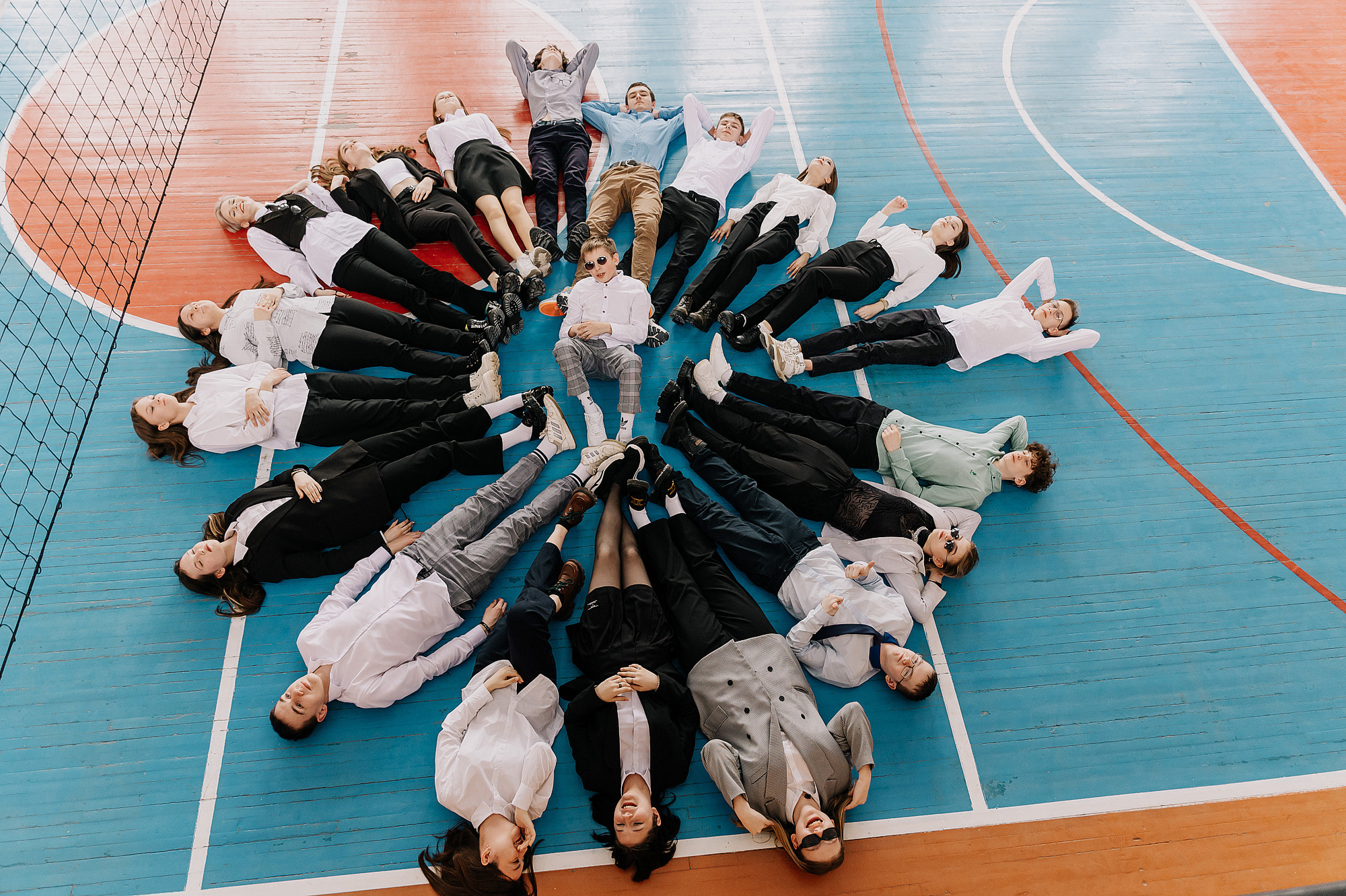 В спортзале школы