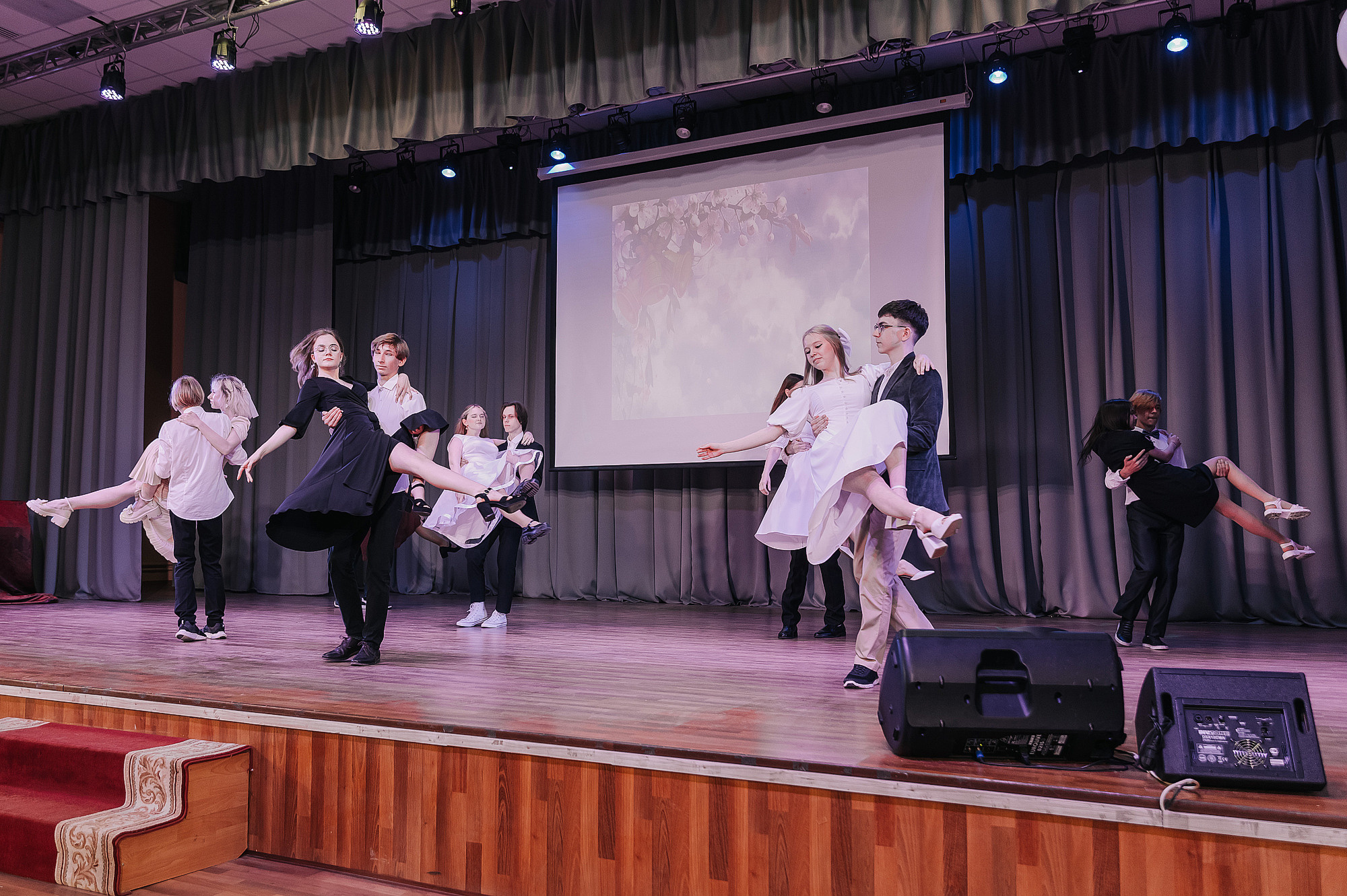 Школьный фотограф в Дубне Талдоме Кимрах. Свадебный фотограф в Дубне Алексей Фонарёв