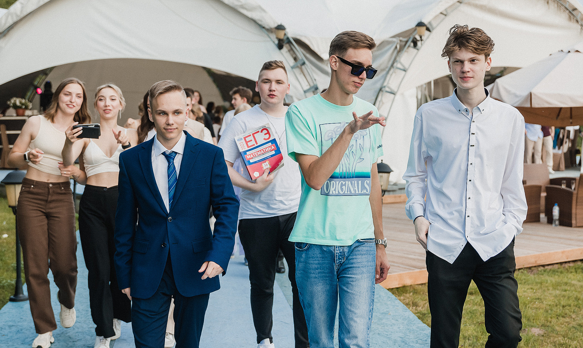 Школьный фотограф в Дубне Талдоме Кимрах. Свадебный фотограф в Дубне Алексей Фонарёв