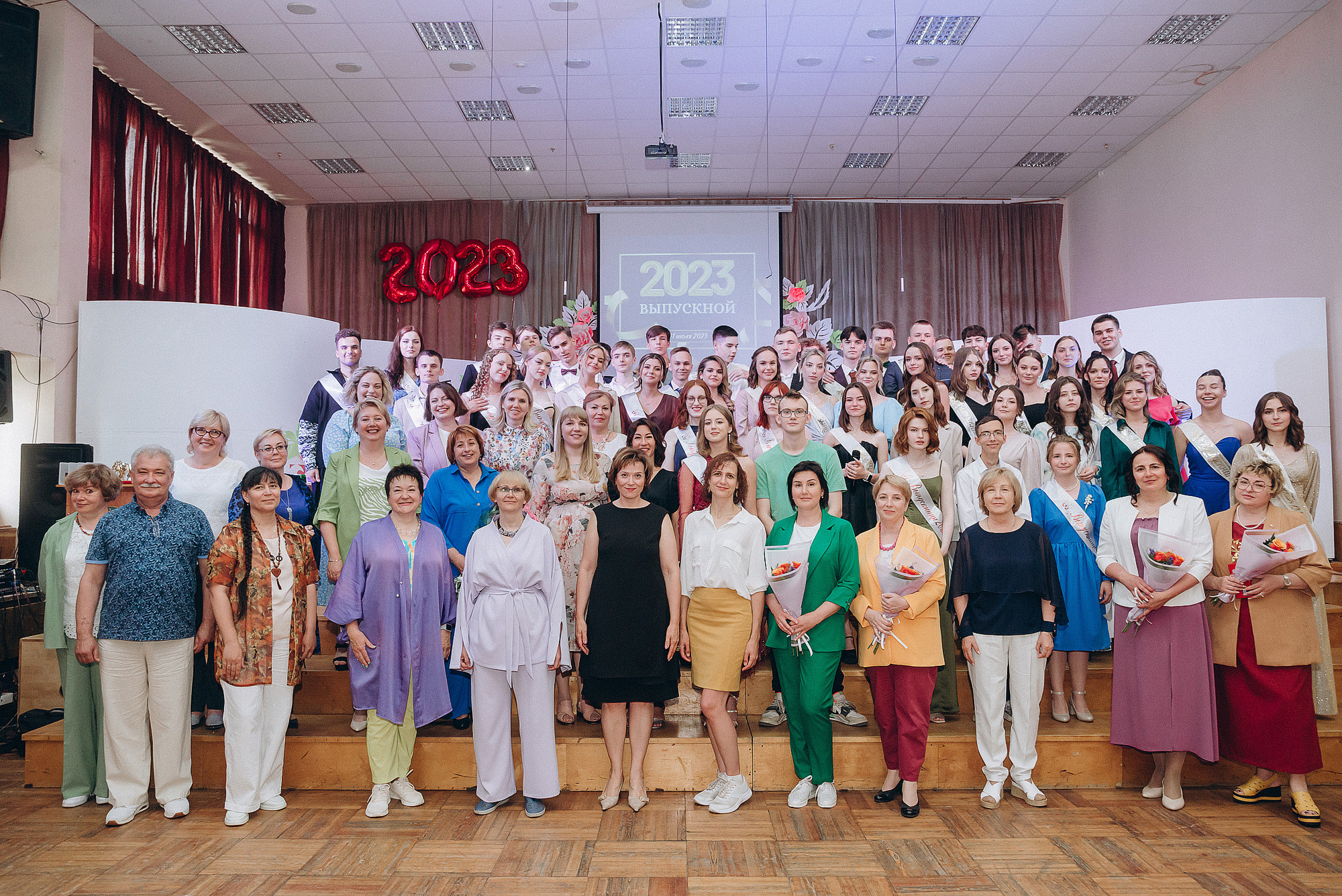 Школьный фотограф в Дубне Талдоме Кимрах. Свадебный фотограф в Дубне Алексей Фонарёв