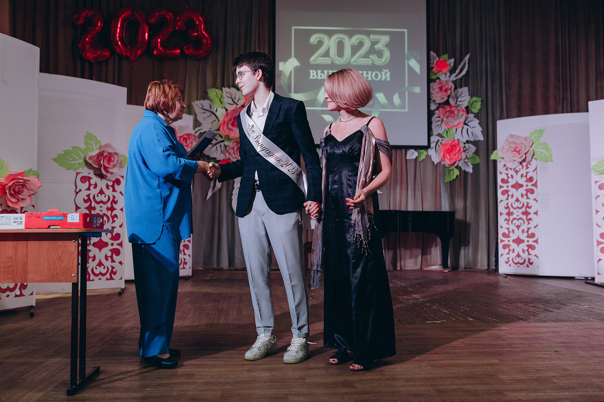 Школьный фотограф в Дубне Талдоме Кимрах. Свадебный фотограф в Дубне Алексей Фонарёв