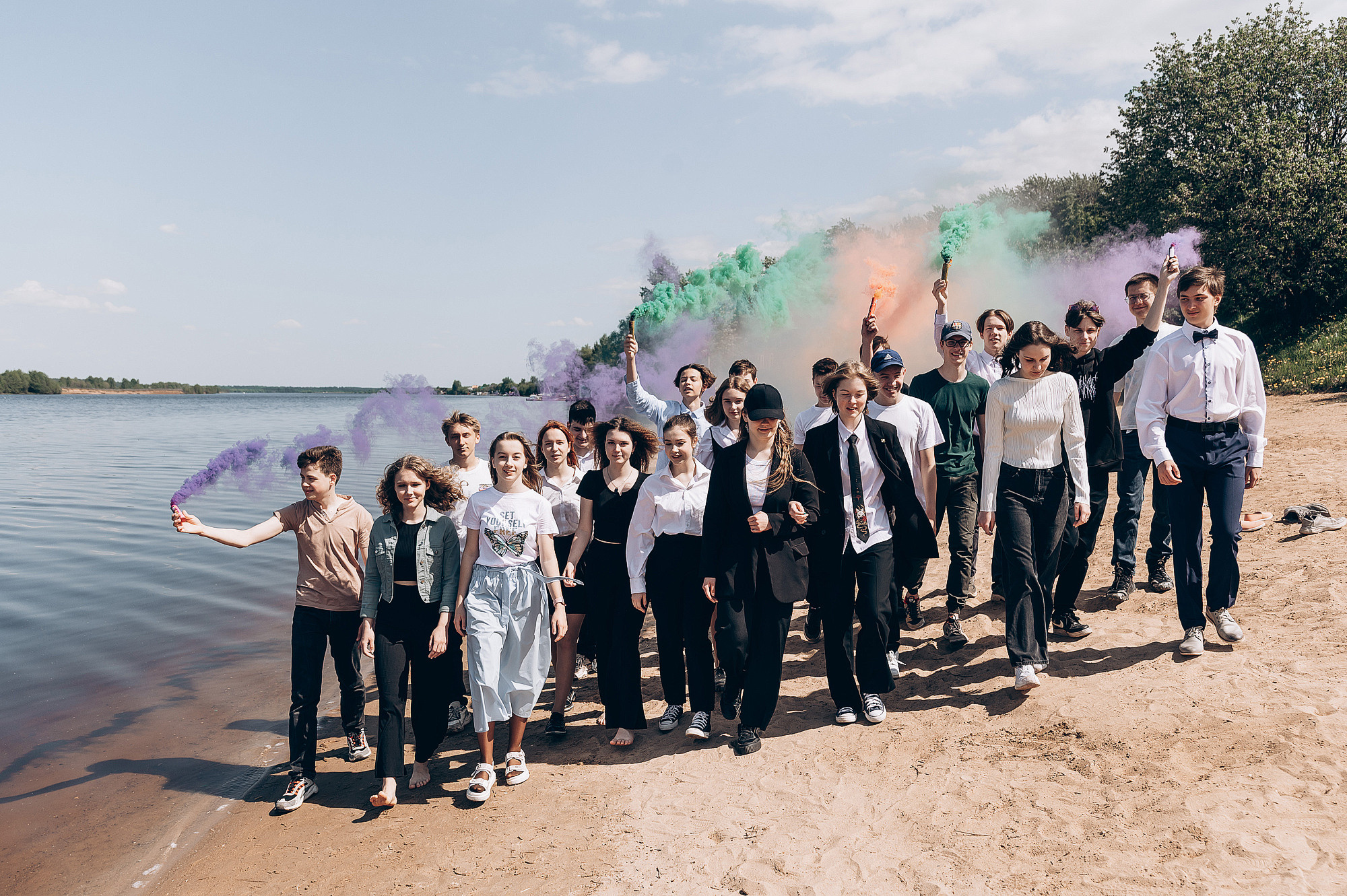 Прогулка школьников на природе