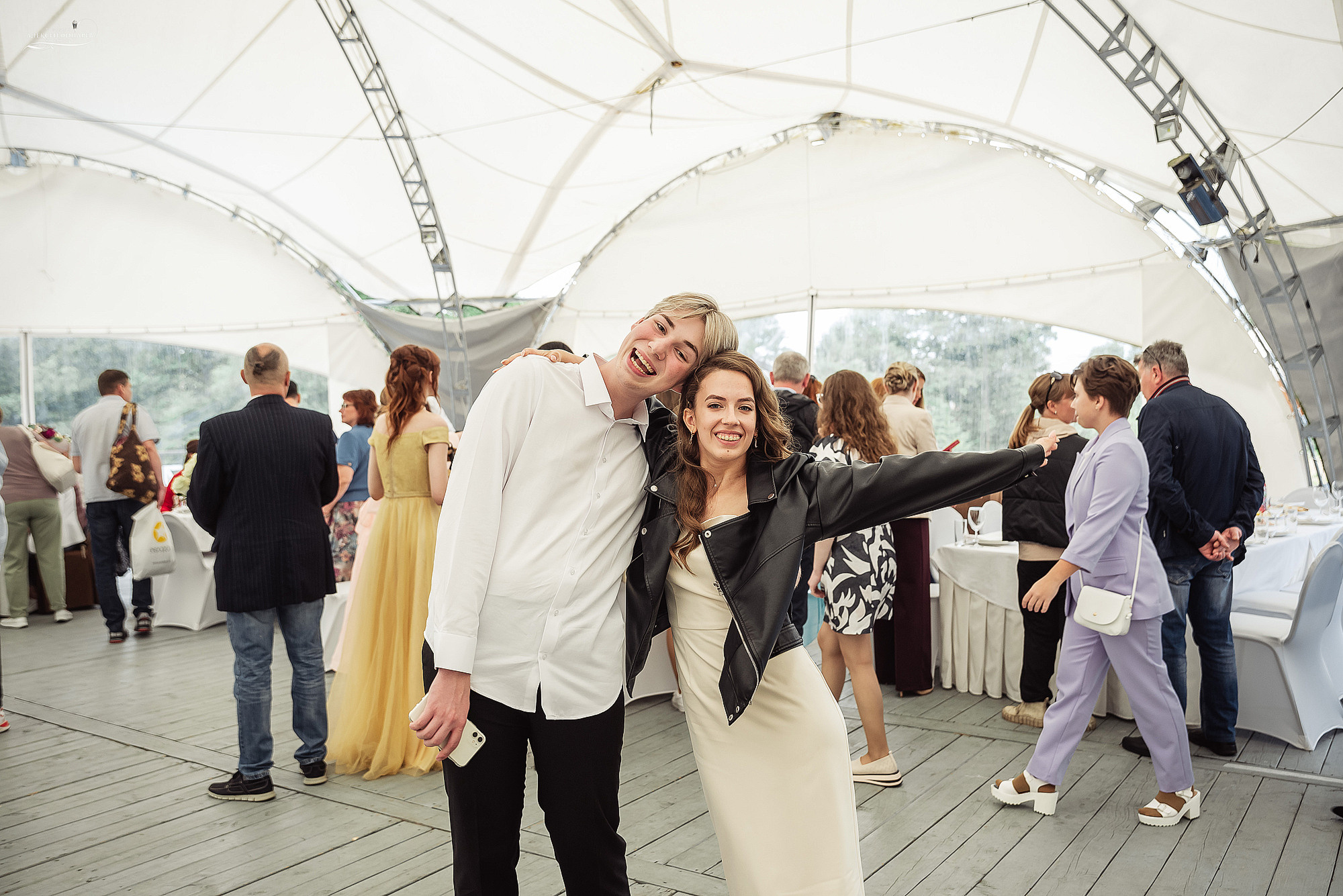 Школьный фотограф в Дубне Талдоме Кимрах. Свадебный фотограф в Дубне Алексей Фонарёв