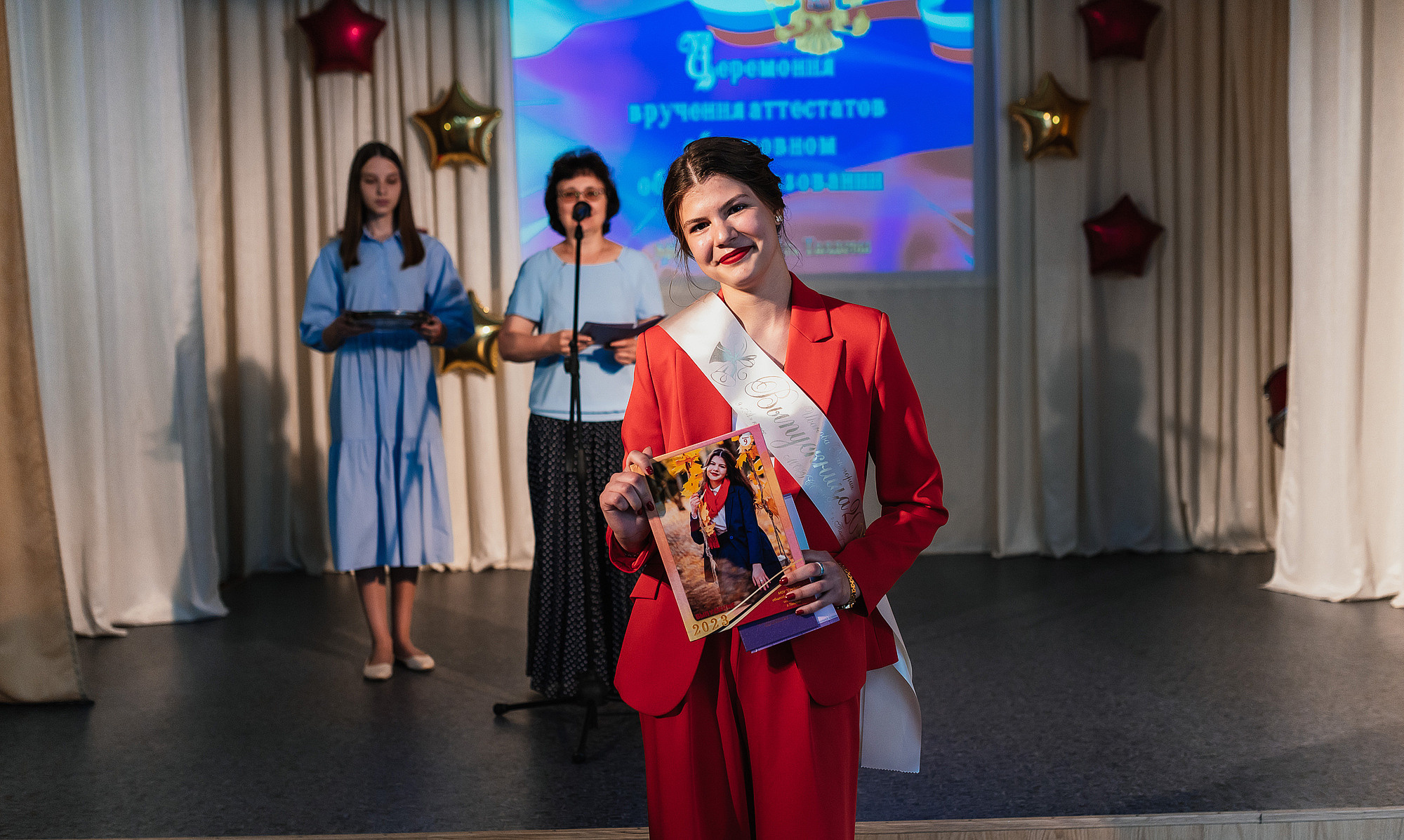 Школьный фотограф в Дубне Талдоме Кимрах. Свадебный фотограф в Дубне Алексей Фонарёв