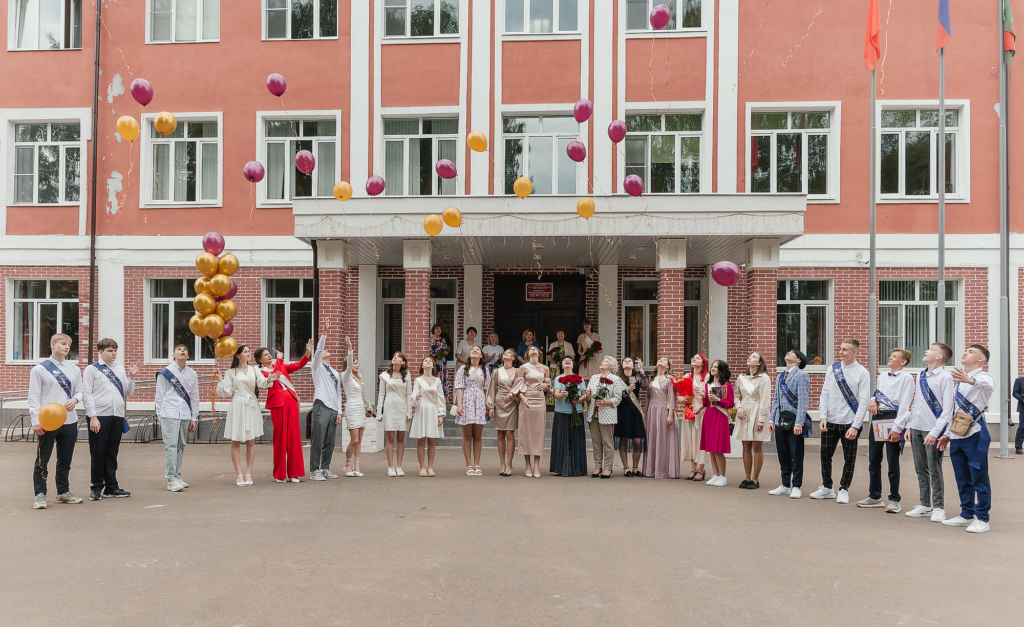 Школьный фотограф в Дубне Талдоме Кимрах. Свадебный фотограф в Дубне Алексей Фонарёв