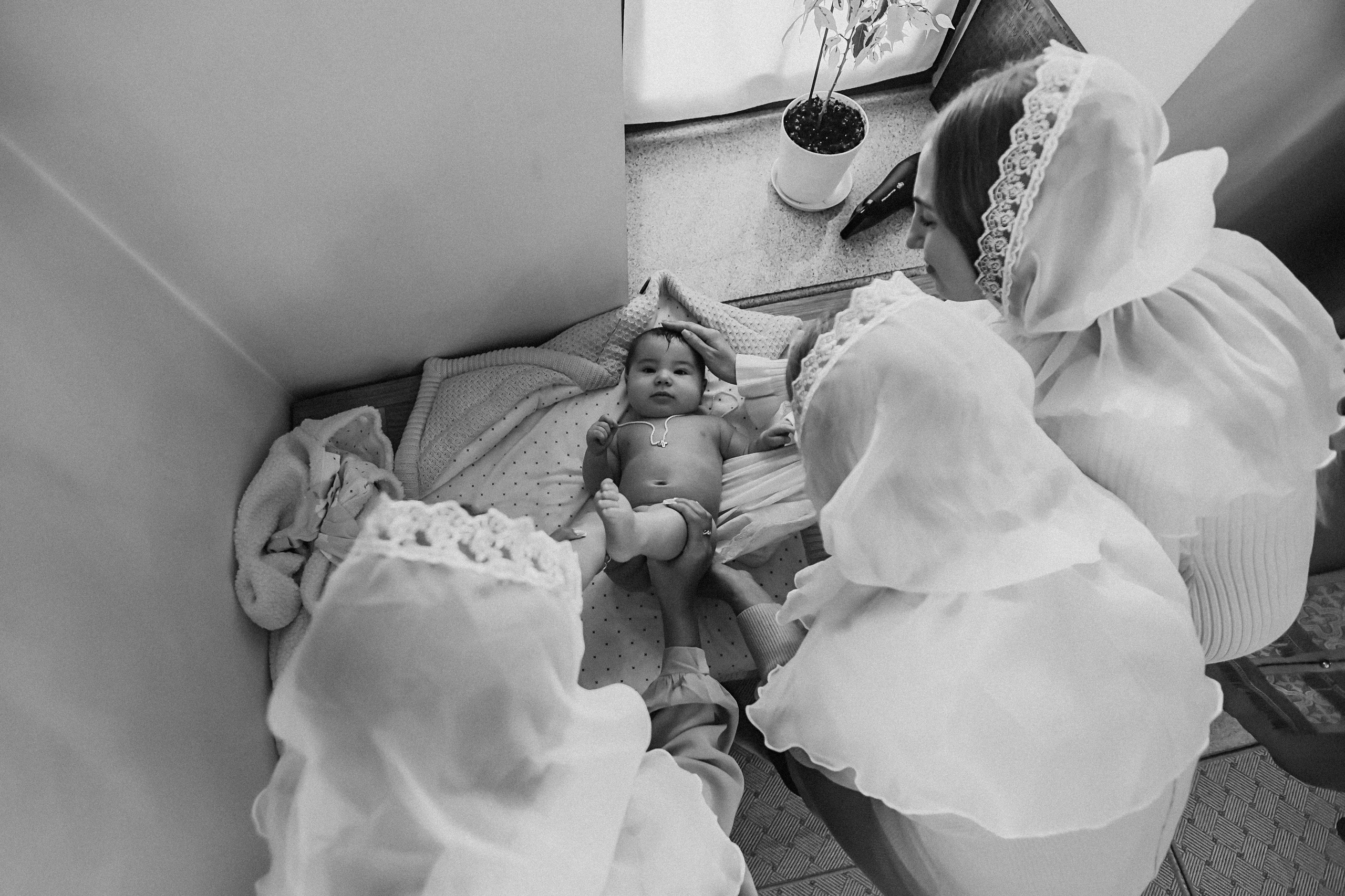 Крещение круглая церковь. Семейный фотограф Тюмень, фотограф на роды Салмина Мария