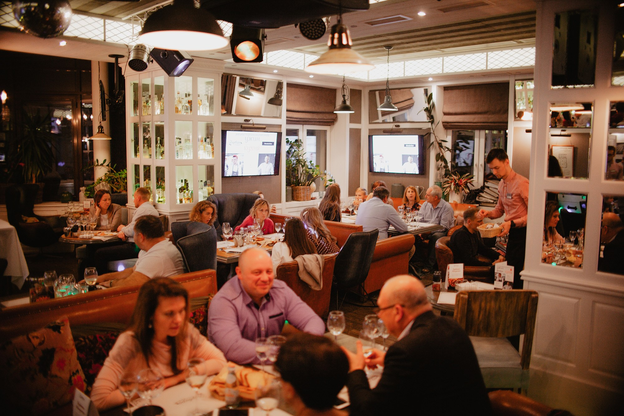 Площадка «Варвара бар». Ваш репортажный фотограф Артемий Антонов