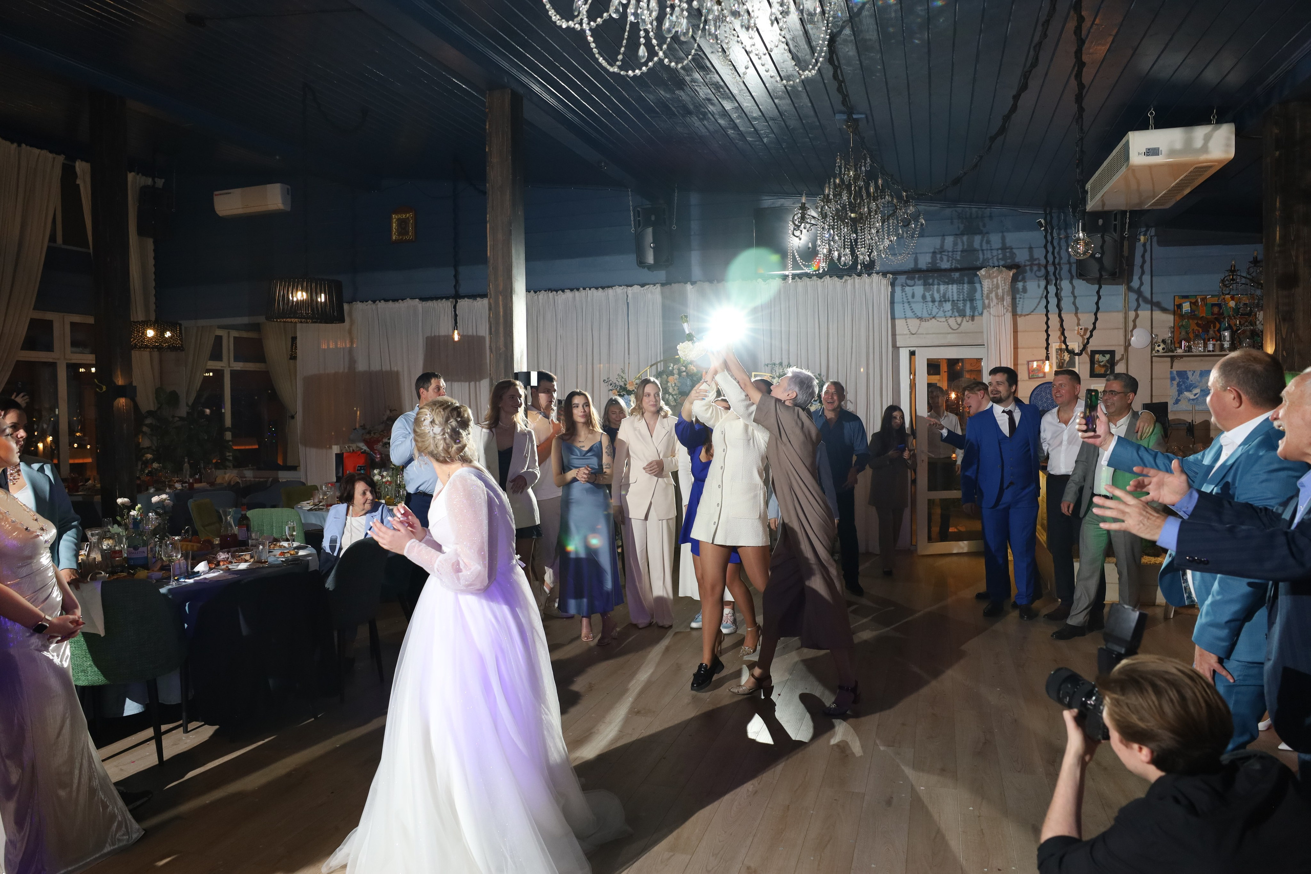 𝒜𝓇𝓉𝑒𝓂 & 𝐿𝓎𝓊𝓈𝓎𝒶 (𝓇𝑒𝓈𝓉𝒶𝓊𝓇𝒶𝓃𝓉). 𝑀𝑜𝓈𝒸𝑜𝓌. Свадебный фотограф в Санкт-Петербурге