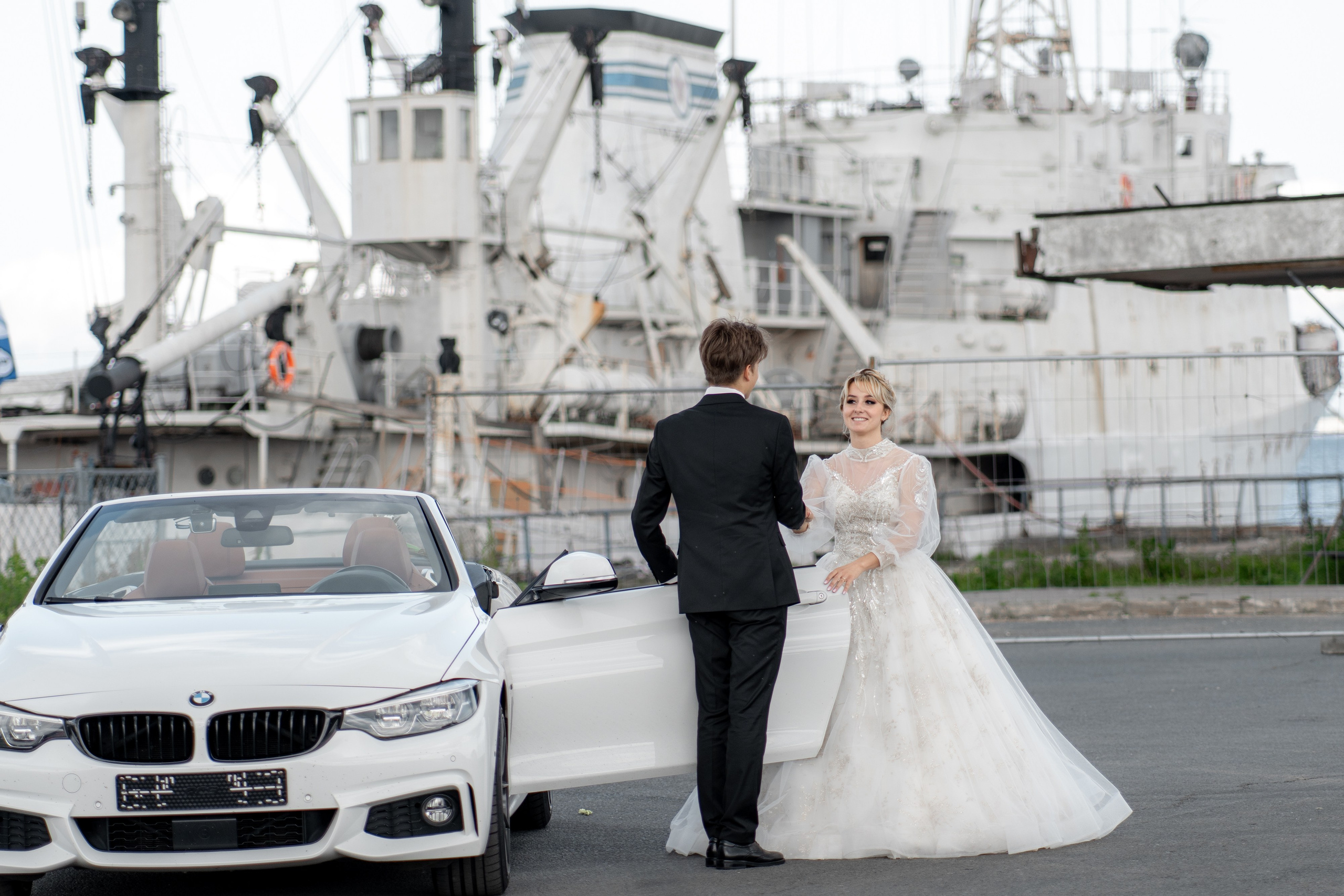 Красивые места для свадебной фотосессии летом в Санкт-Петербурге. Свадебный фотограф Александр Невский в Санкт-Петербурге