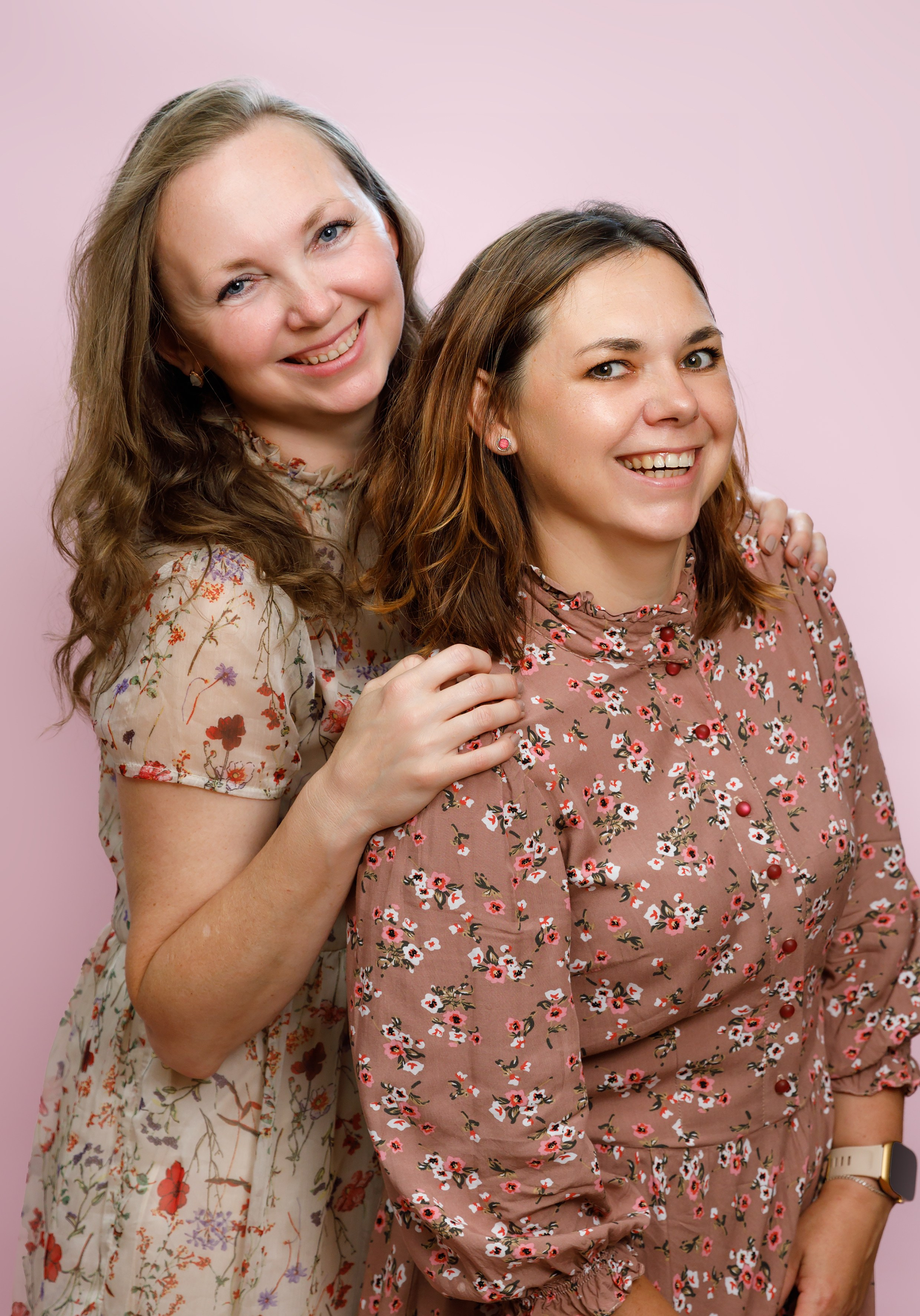 Нина и Наталья. Фотограф Анна Телекаева, выпускные альбомы, семейные и репортажные съемки в Омске