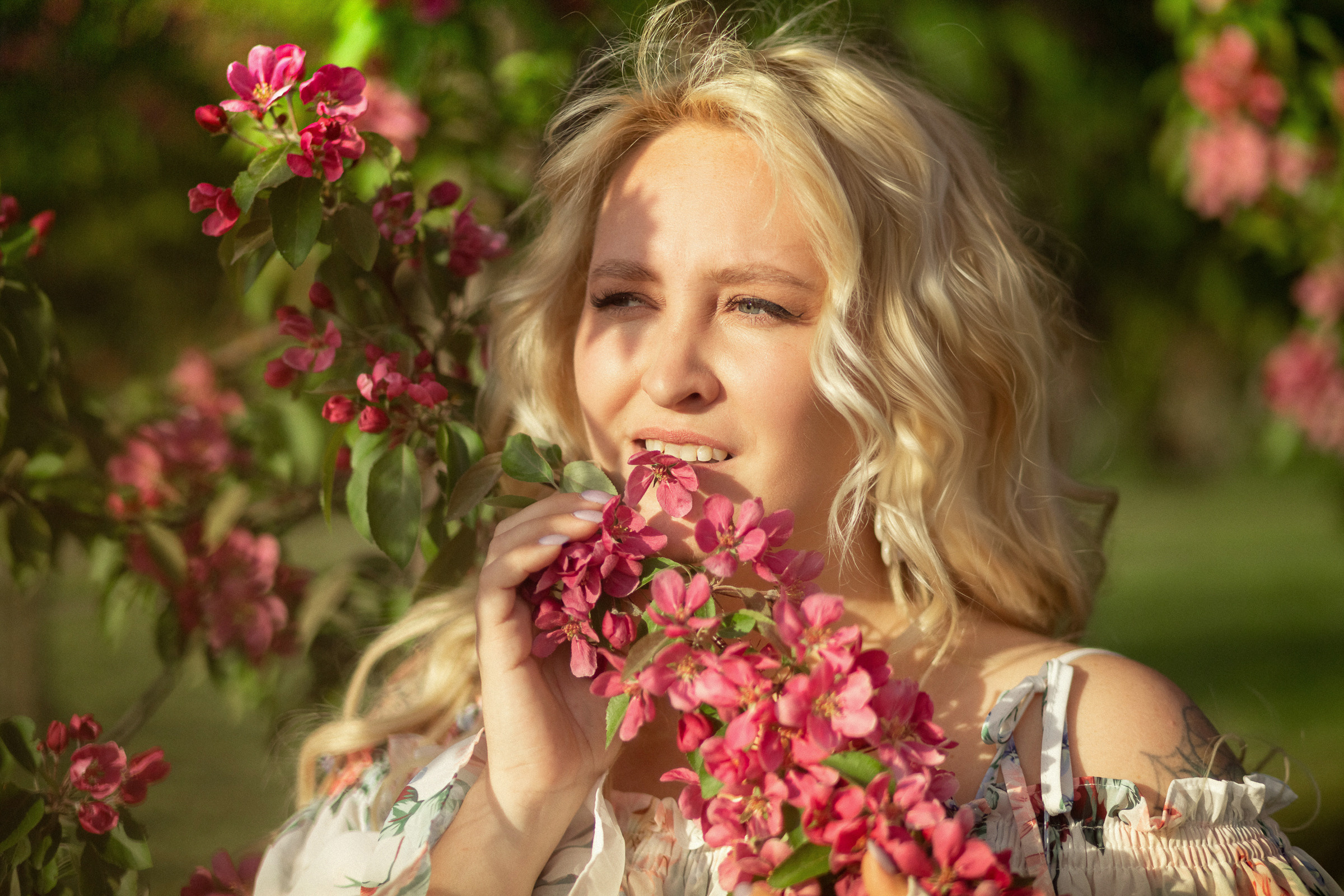 В розовых яблонях. Фотограф женский и мужской портрет Санкт-Петербург