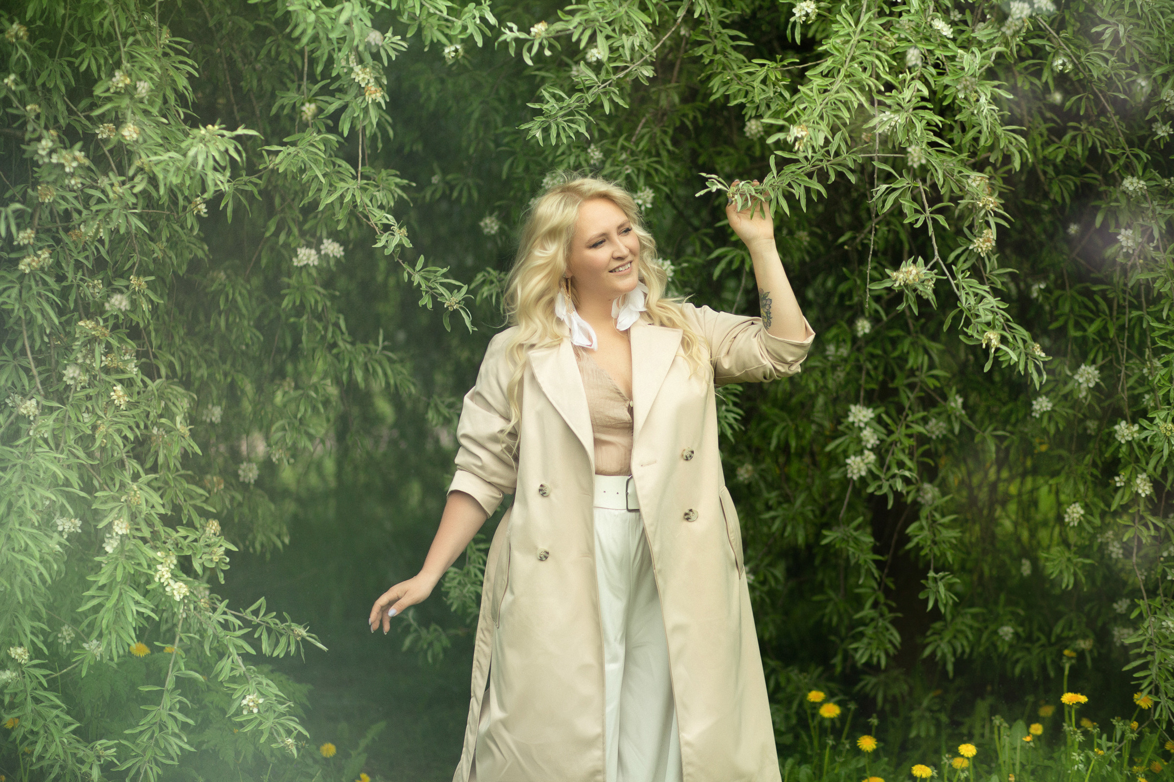 В белых яблонях. Фотограф женский и мужской портрет Санкт-Петербург