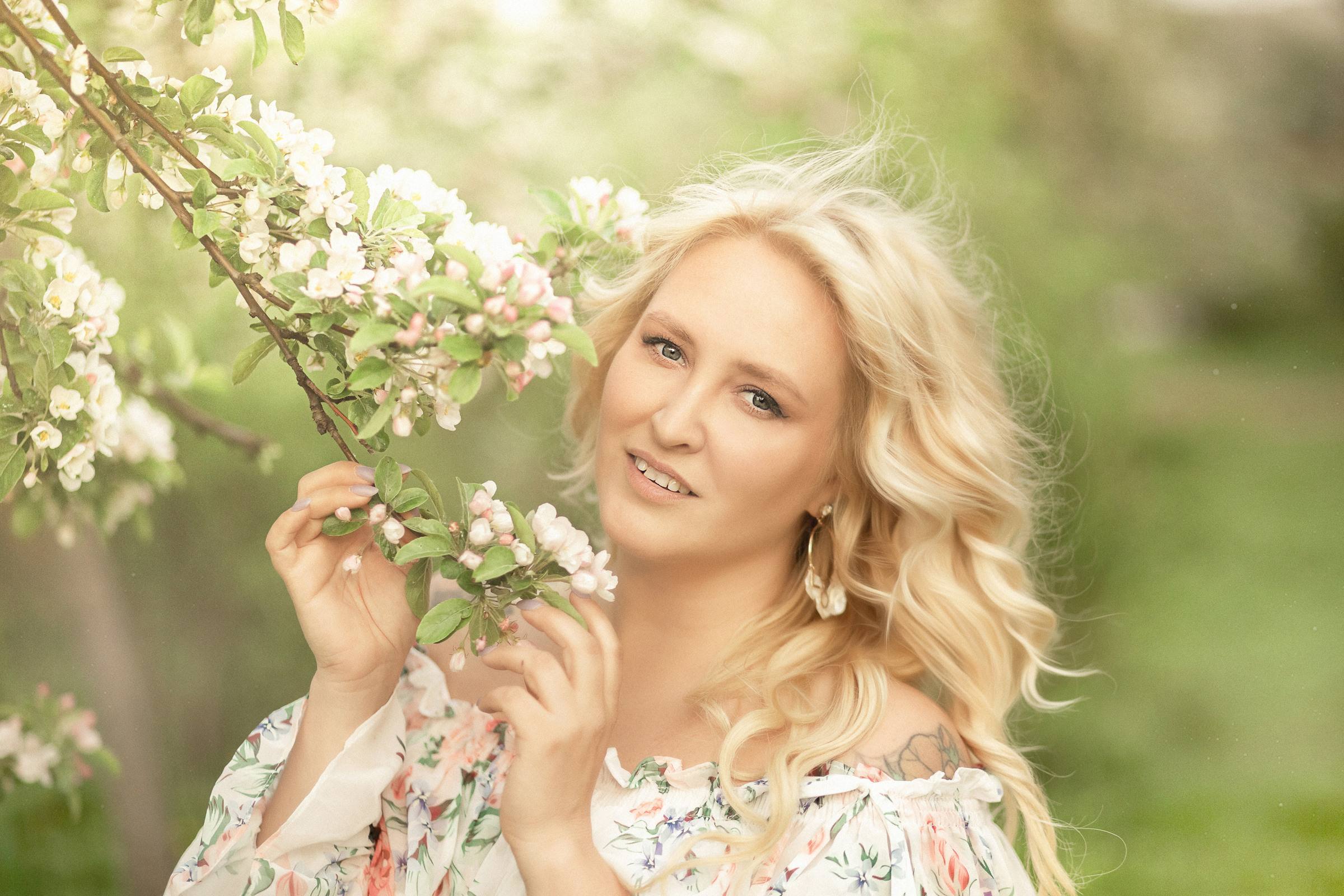 В белых яблонях. Фотограф женский и мужской портрет Санкт-Петербург