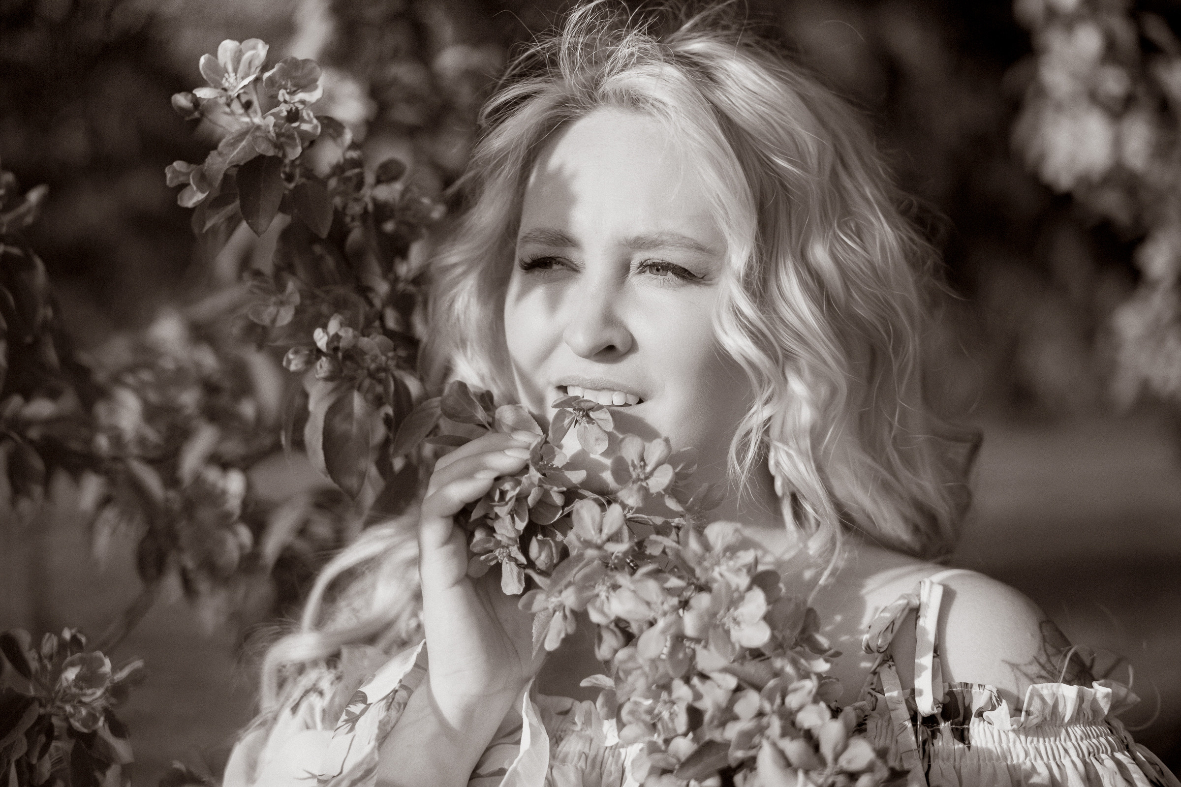 В розовых яблонях. Фотограф женский и мужской портрет Санкт-Петербург