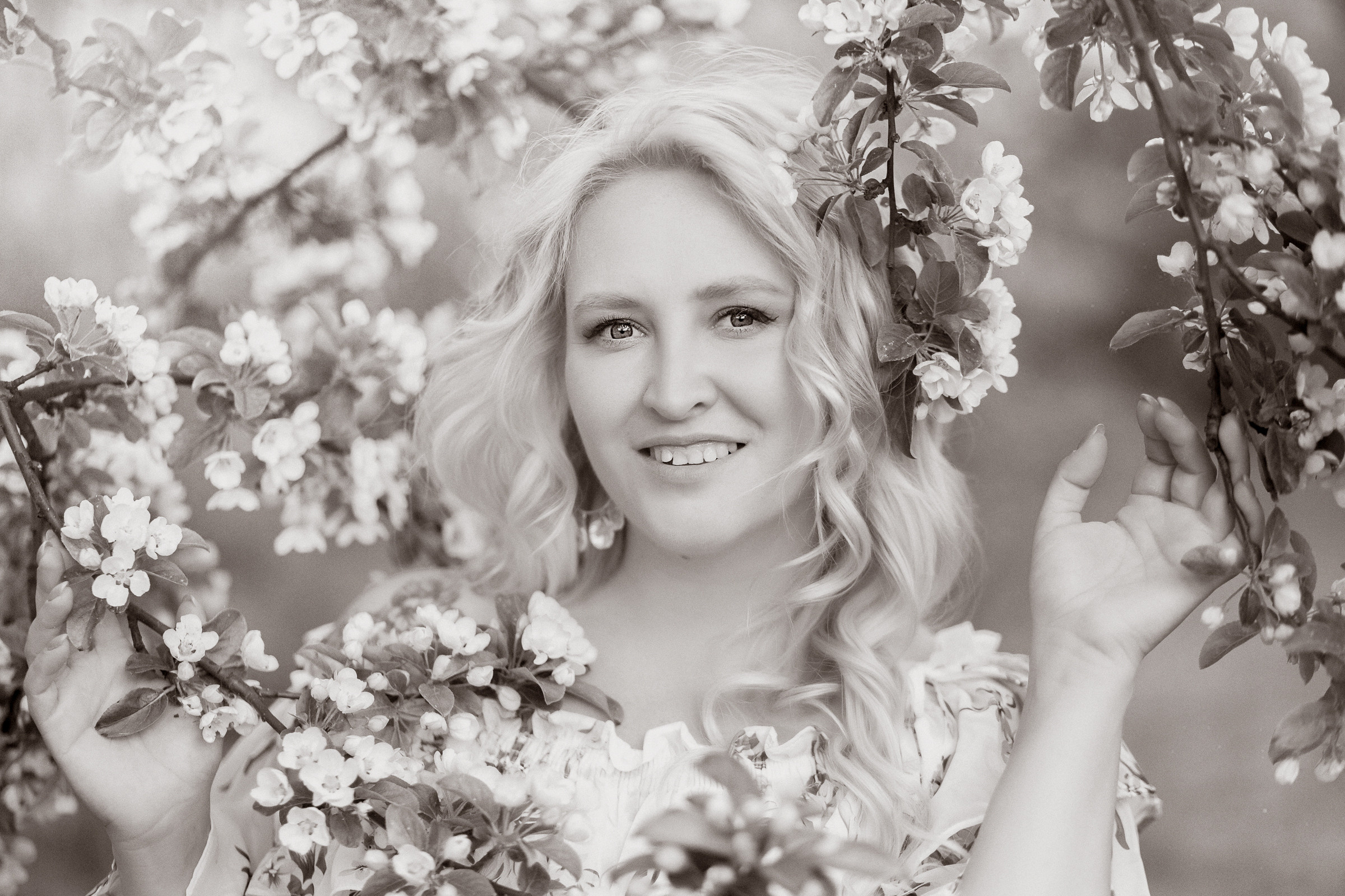 В белых яблонях. Фотограф женский и мужской портрет Санкт-Петербург