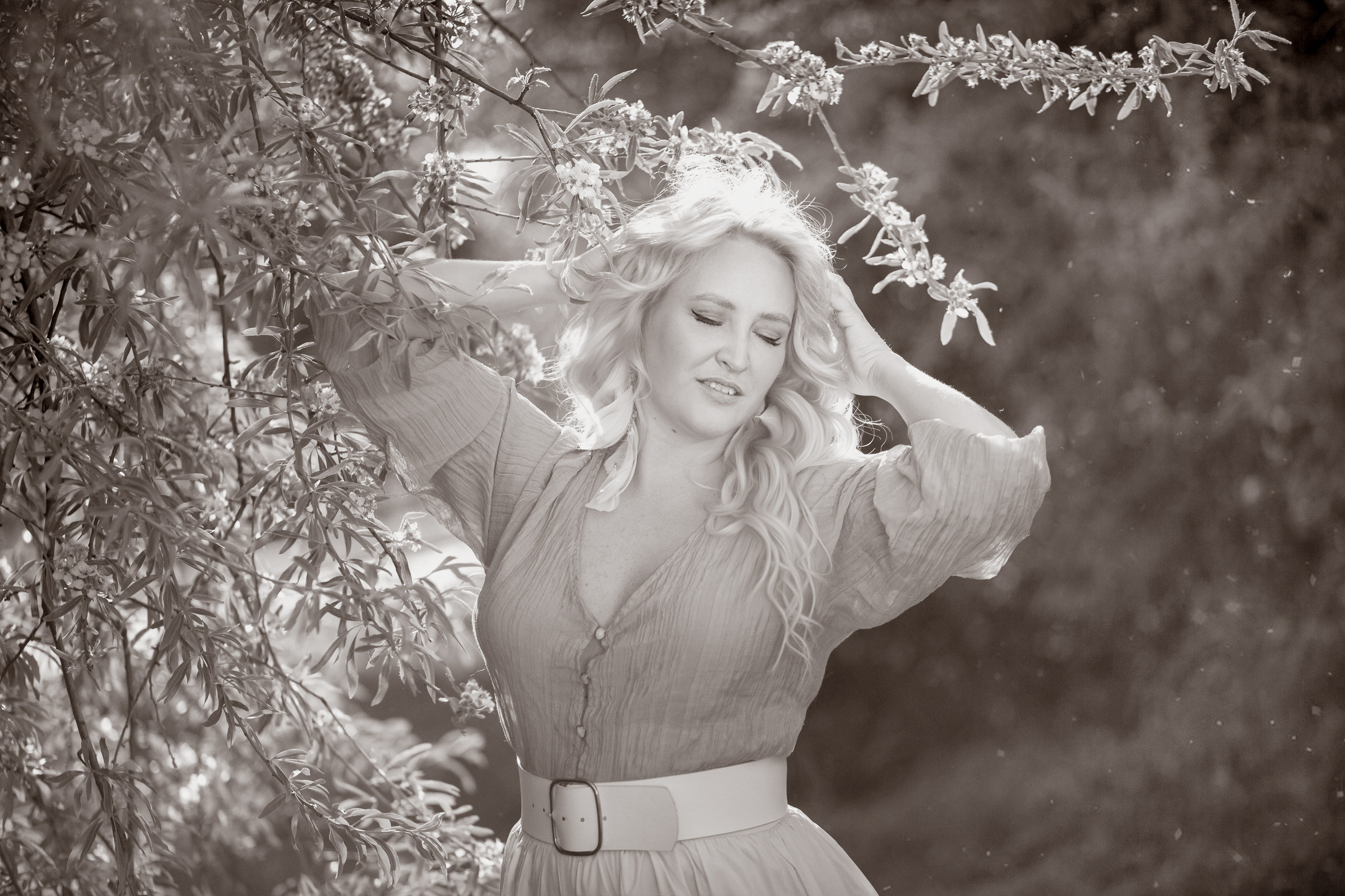 В белых яблонях. Фотограф женский и мужской портрет Санкт-Петербург