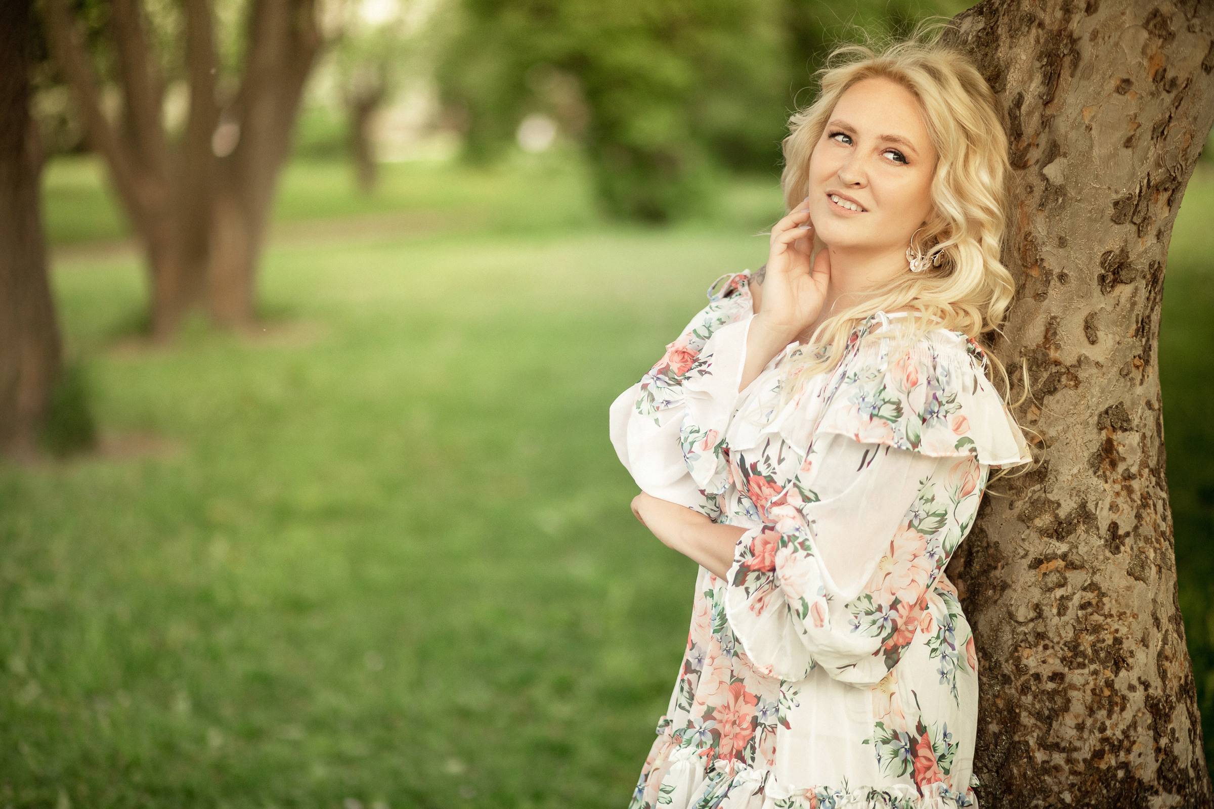 В белых яблонях. Фотограф женский и мужской портрет Санкт-Петербург